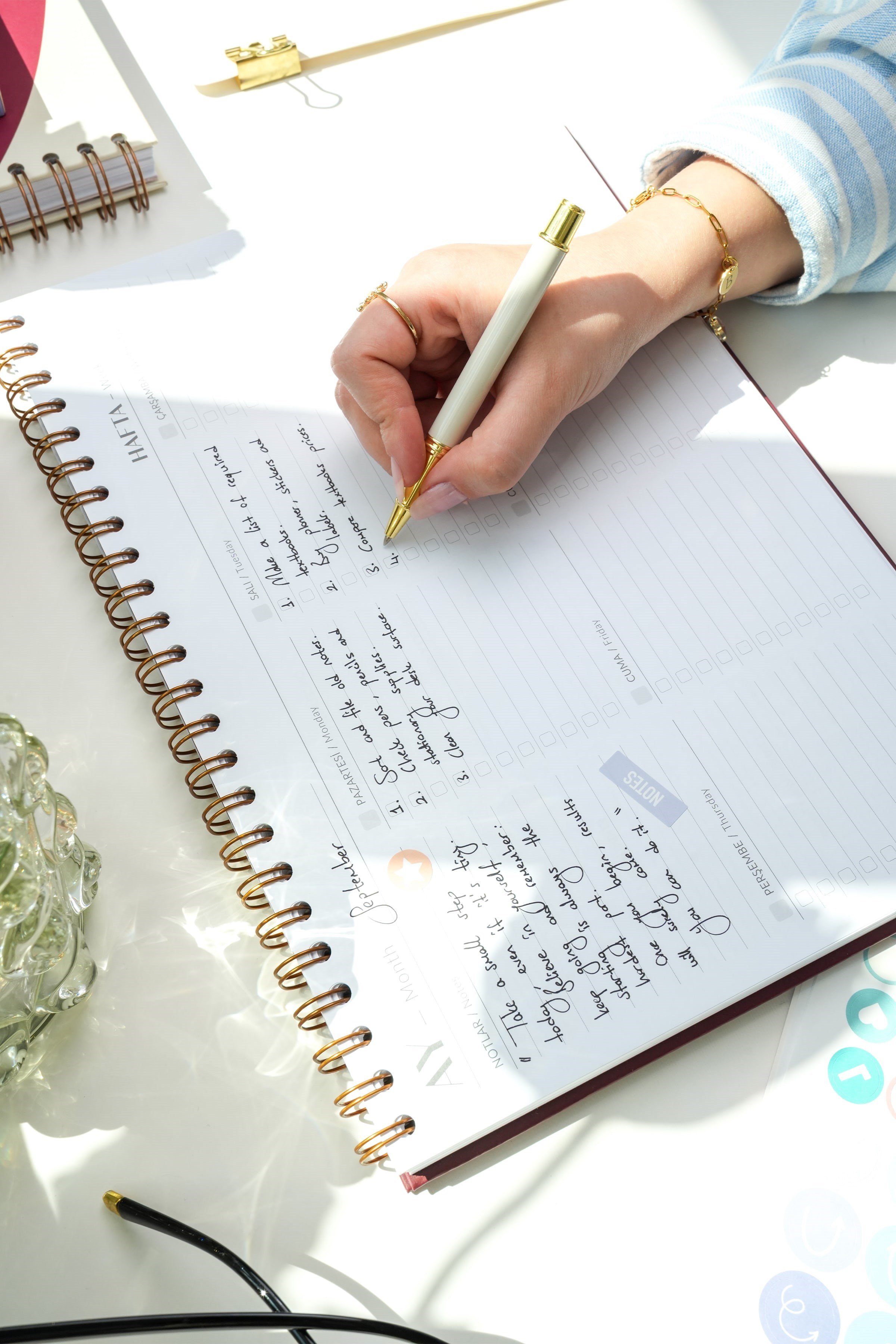 Matt Notebook Süresiz Haftalık Masaüstü Planlayıcı 12 Aylık Undated Desk Planner Bordo
