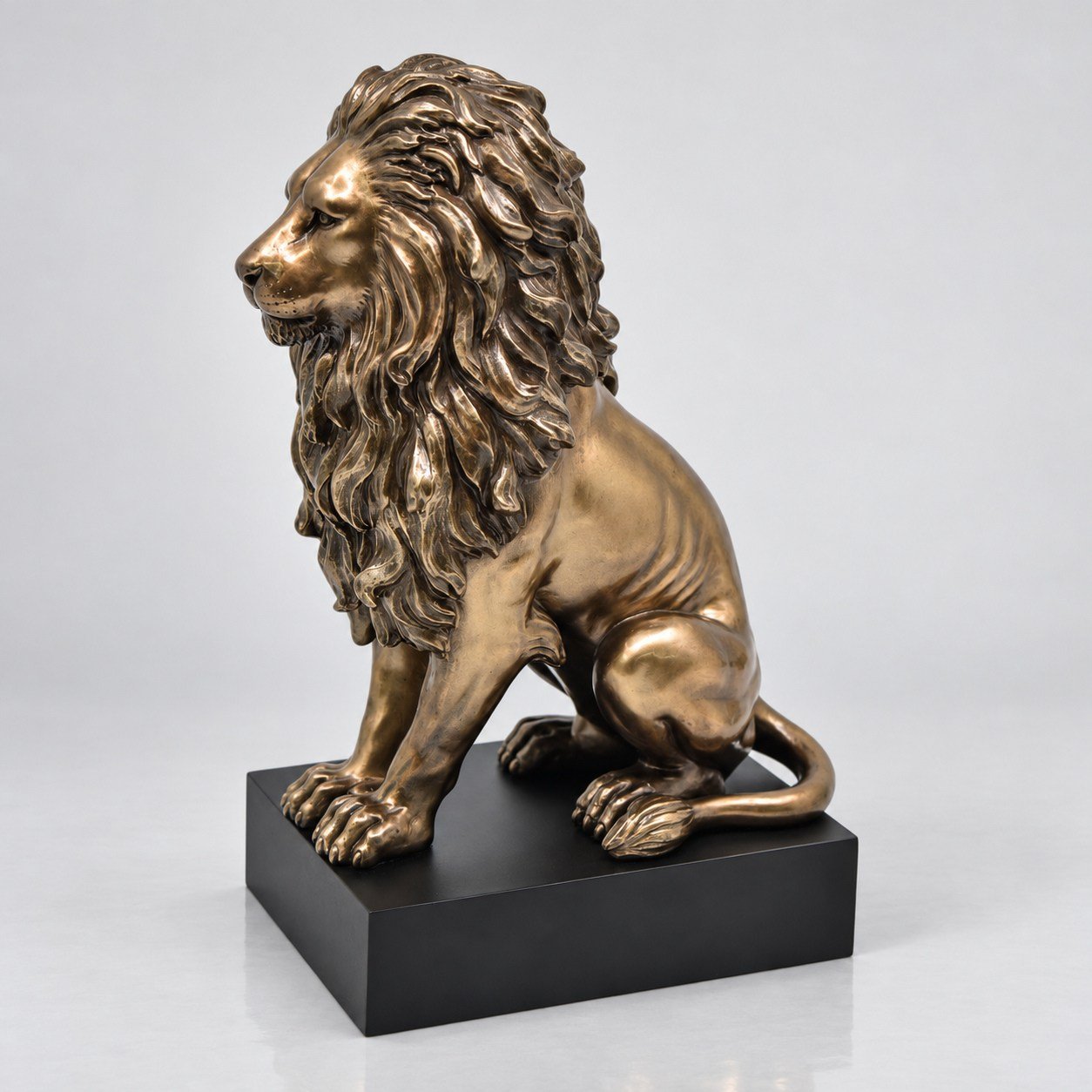 Veronese Design Stand Üstünde Aslan – Hayvan Figürü