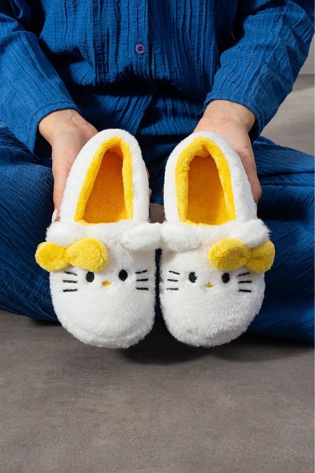 Hello Figürlü Yumuşak Tüylü Kadın Peluş Panduf Ev Terliği