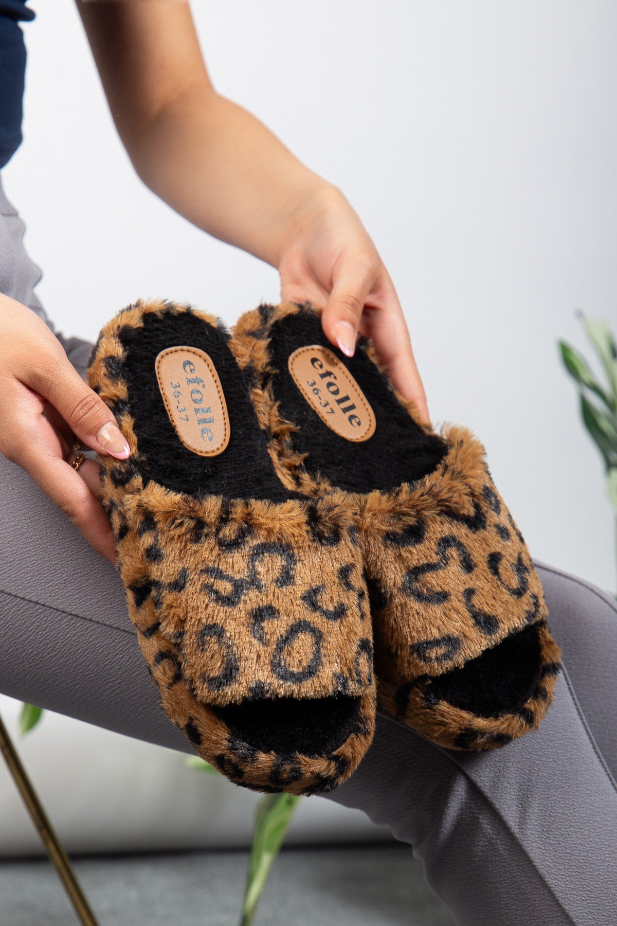 Kadın Önü Açık Leopar Peluş Yumuşak Sessiz Taban Çeyiz Bohça Kışlık Ev Terliği