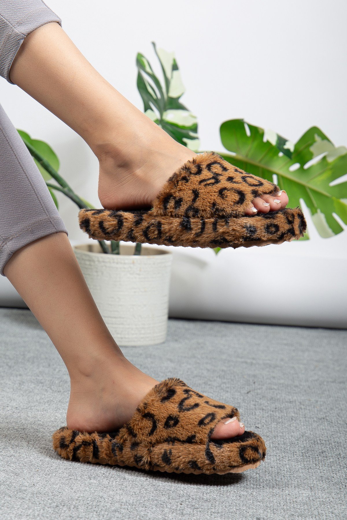Kadın Önü Açık Leopar Peluş Yumuşak Sessiz Taban Çeyiz Bohça Kışlık Ev Terliği
