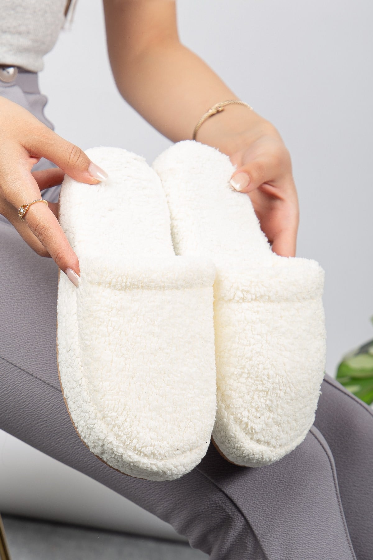 Kadın Peluş Yünlü Kumaş Sessiz Taban Hafif Yumuşak Ev Terliği