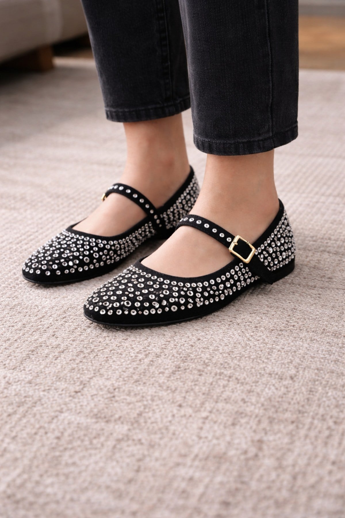 Siyah Beyaz Taş Tasarımlı Kemerli Ince Topuklu Kadın Günlük Babet Ayakkabı