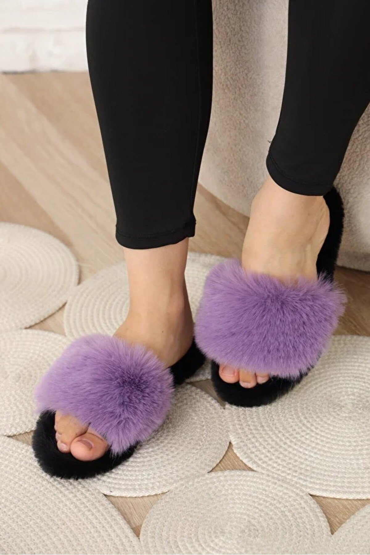 Tüylü Hafif Sessiz Köpük Taban Peluş Şık Ev Terliği