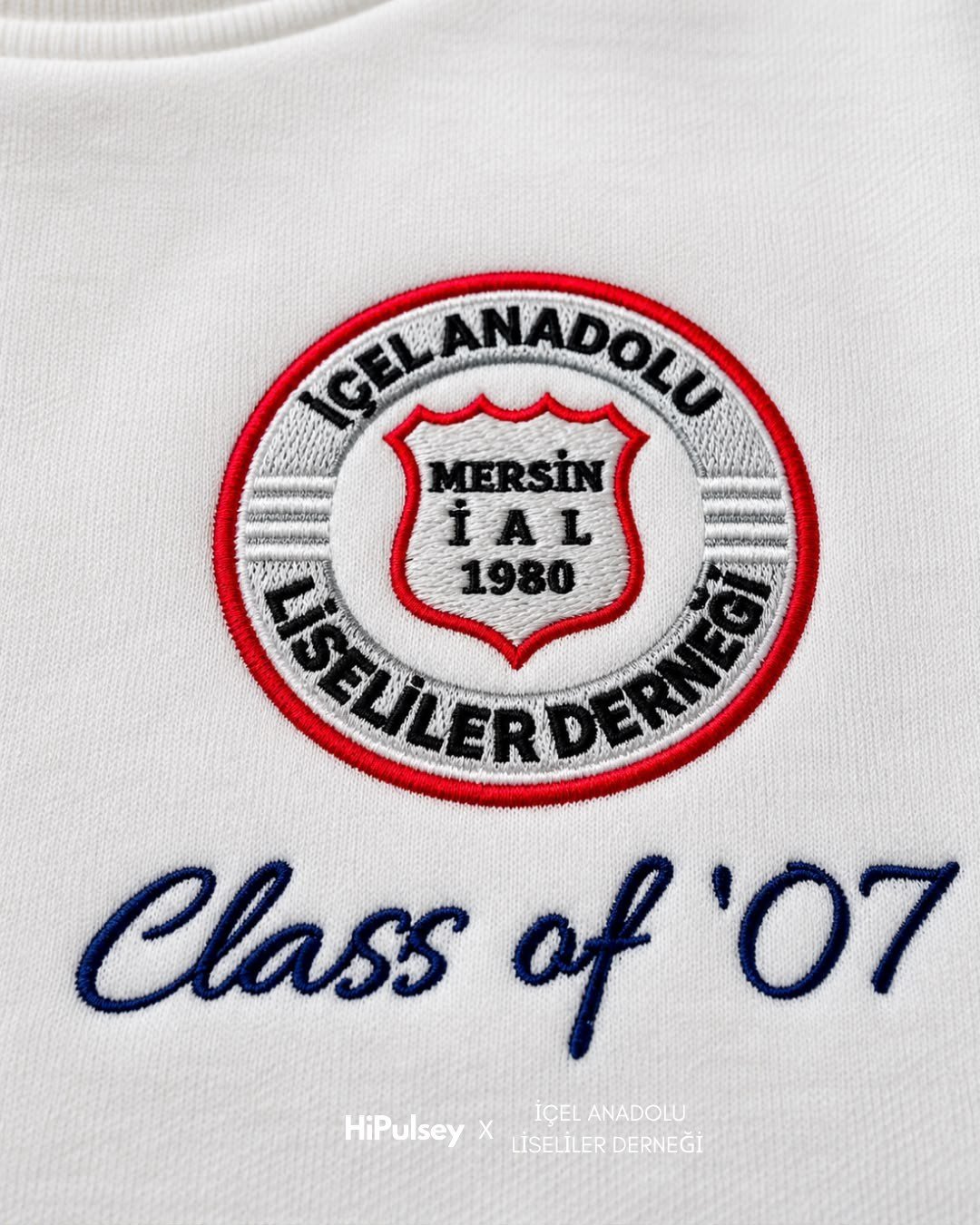 İçel Anadolu Liseliler Derneği Dönem Koleksiyonu Nakışlı Sweatshirt Beyaz