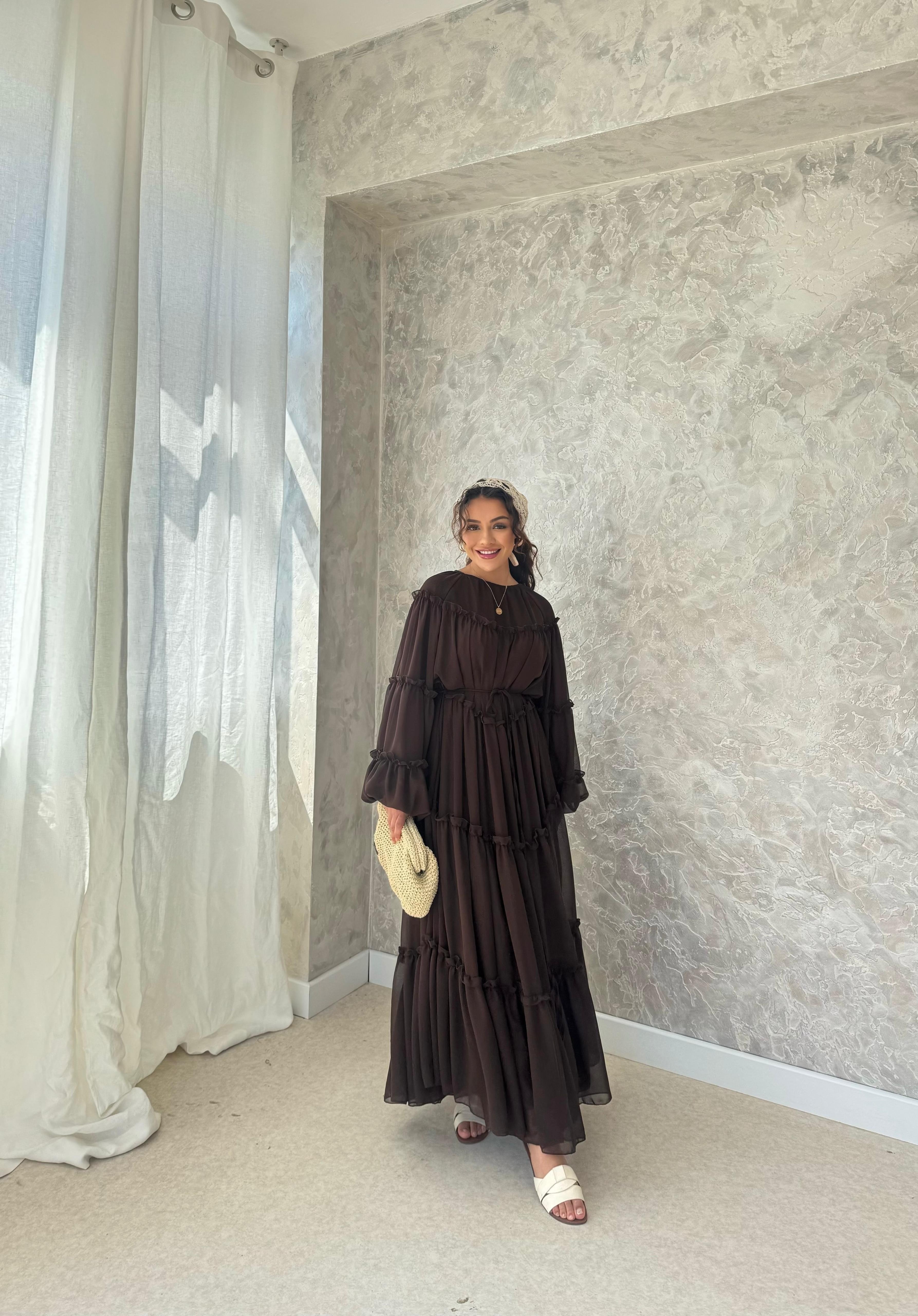 Bağcık Detaylı Fırfırlı Şifon Elbise - Kahverengi