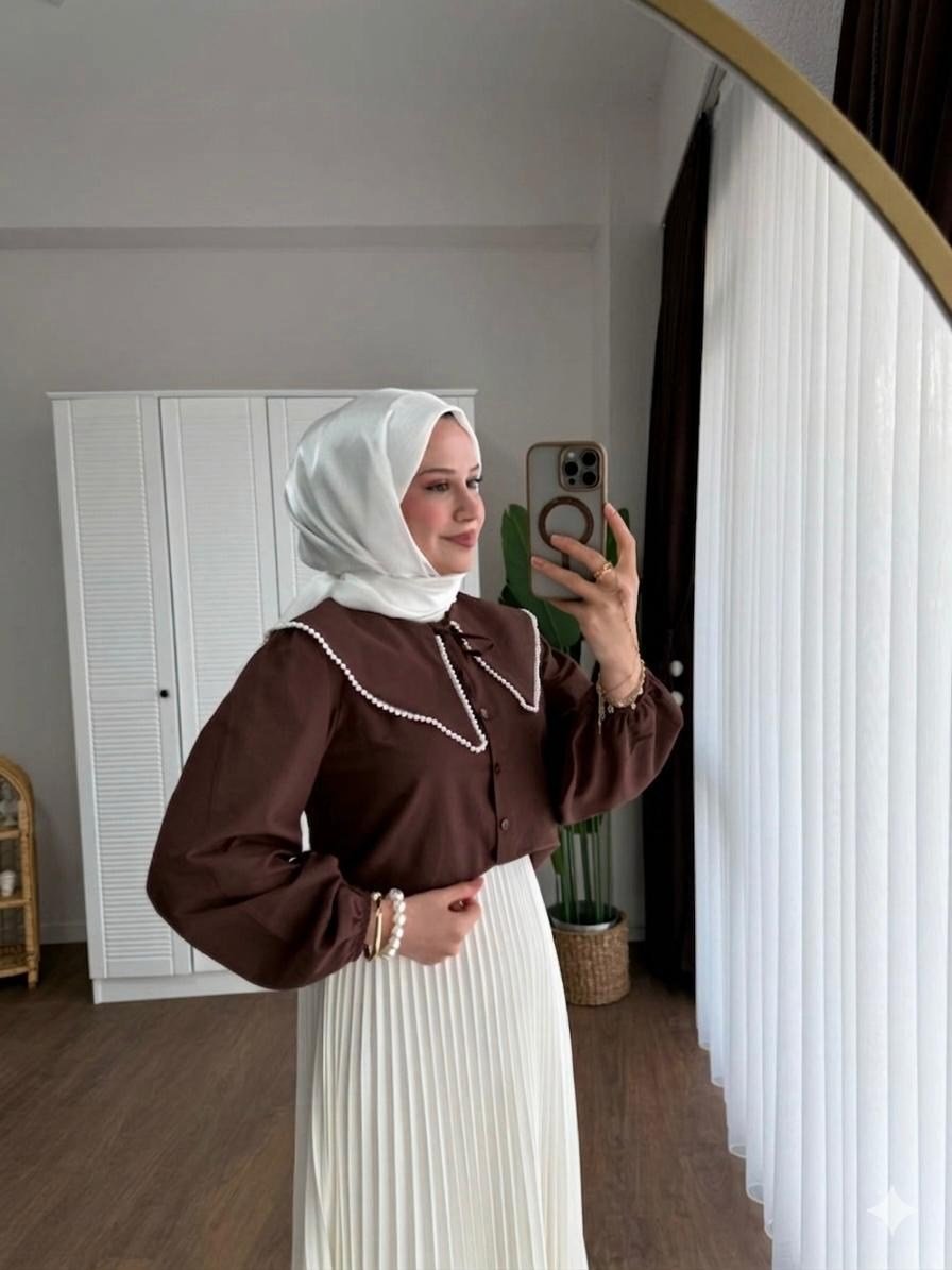 Kadın Etek Üstü Bebe Yaka İncili Kahverengi Gömlek