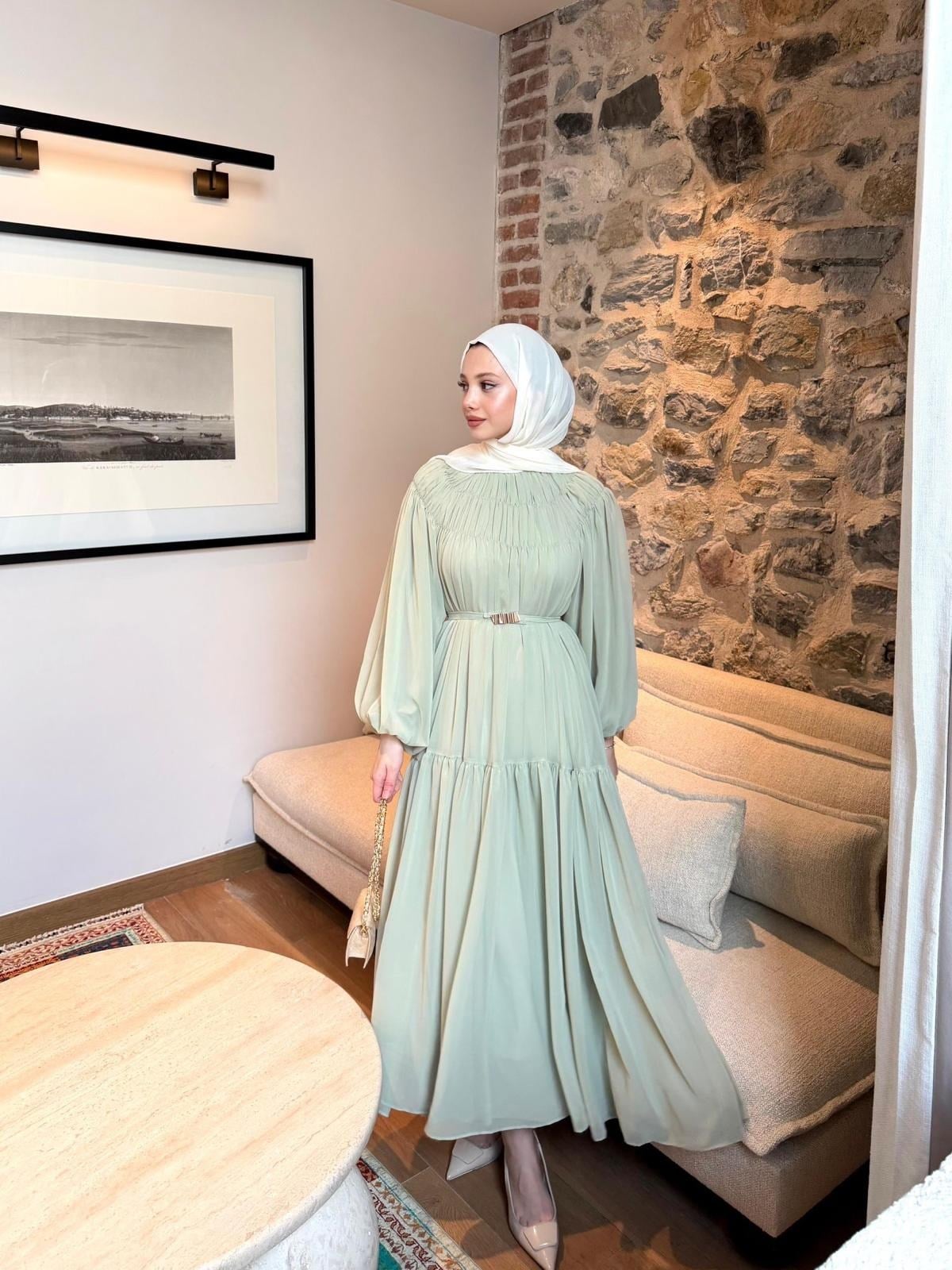 Kat Kat Büzgülü Kemer Detaylı Şifon Elbise - Yeşil