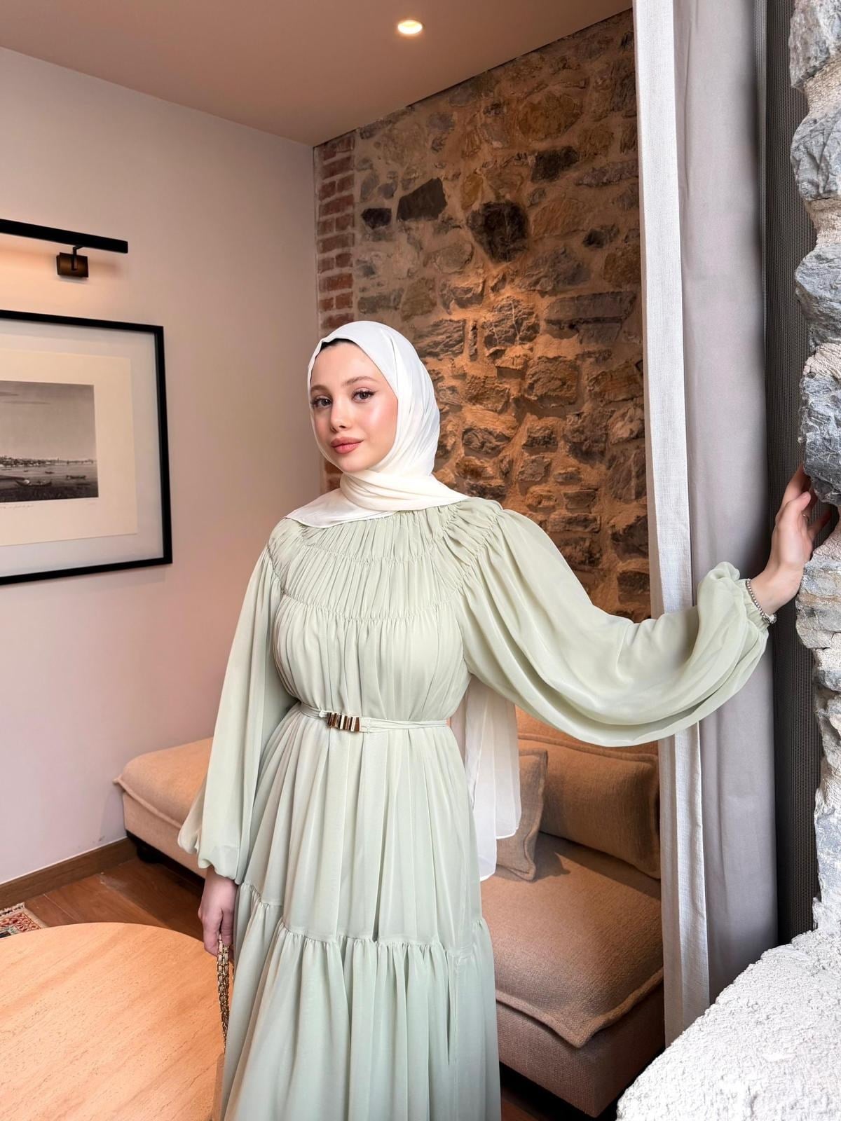 Kat Kat Büzgülü Kemer Detaylı Şifon Elbise - Yeşil