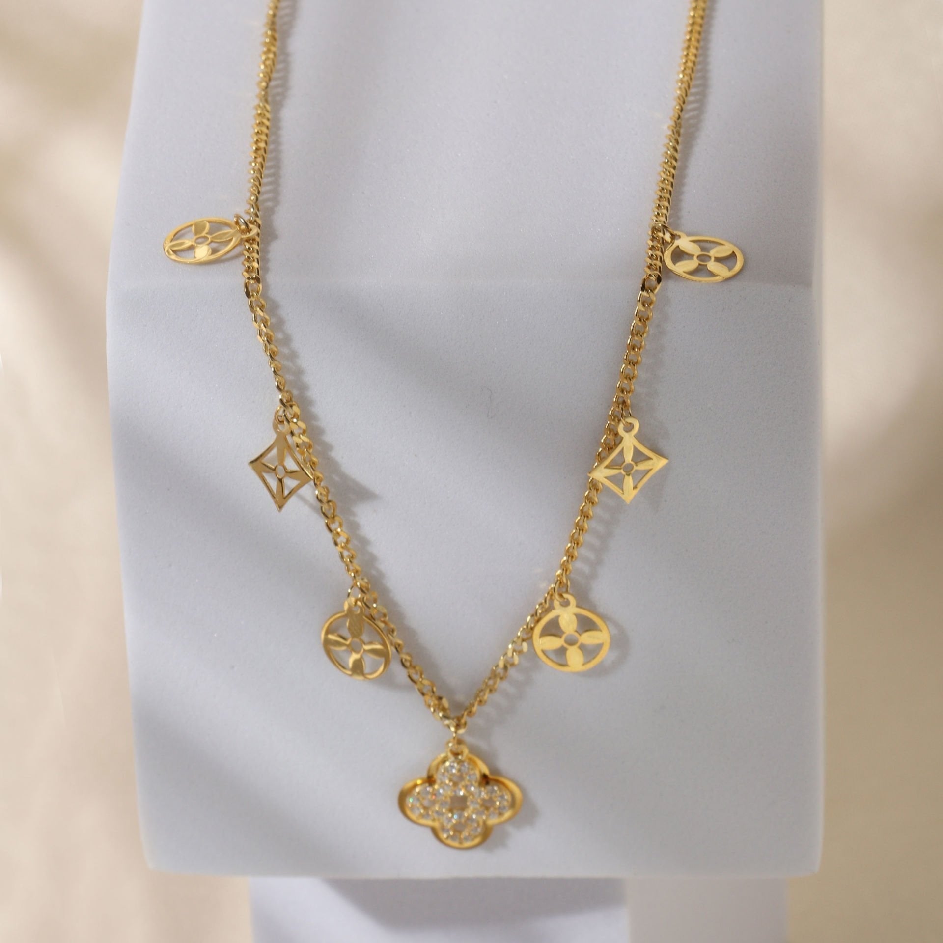 Linda Taşlı Kolye 718910 Gold