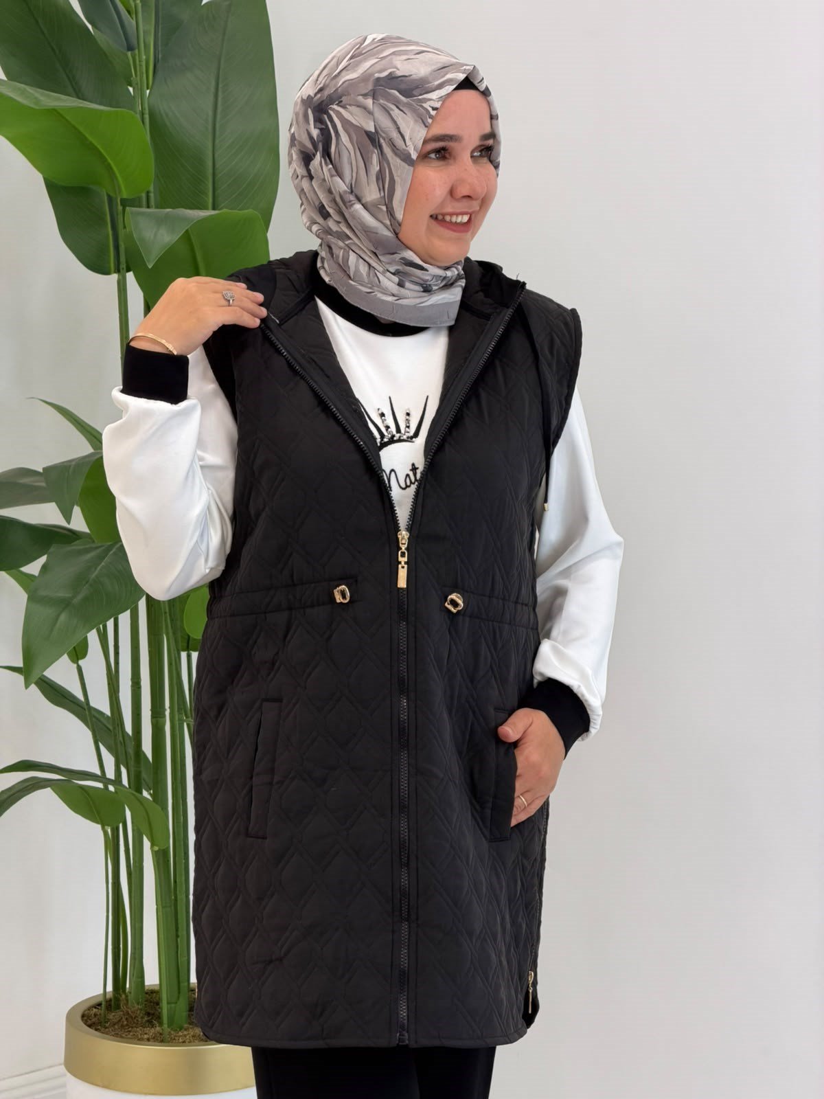 10972 Siyah Kapitone Yelekli Takım