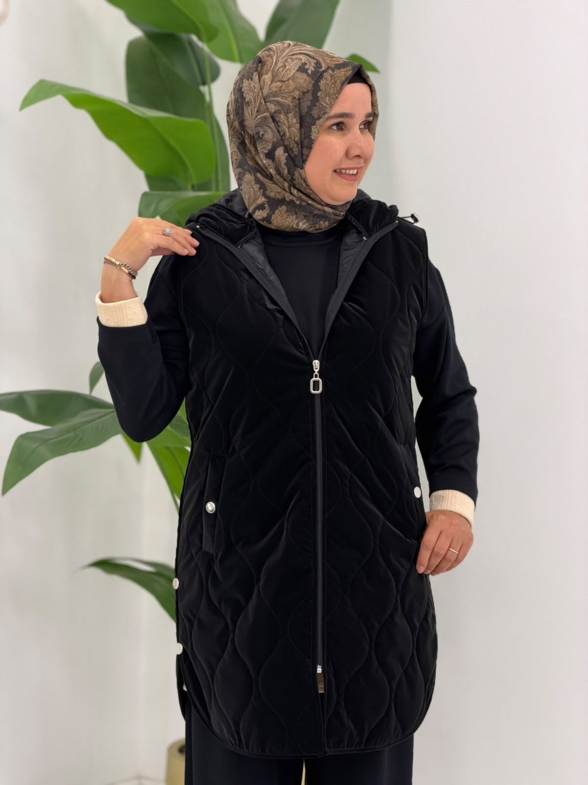 2220 Siyah Zımbalı Yelek