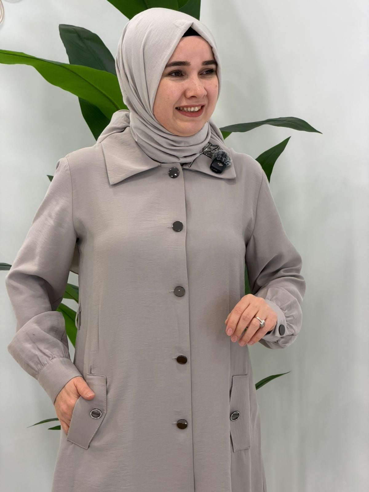 Bej Pantolonlu Takım