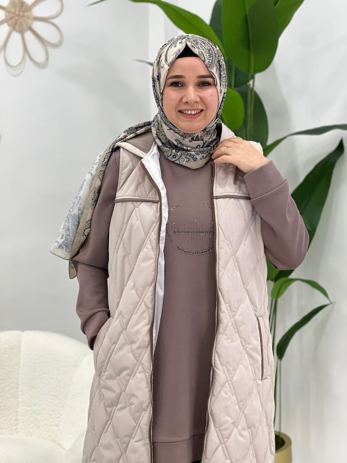 Bej Yelekli Takım