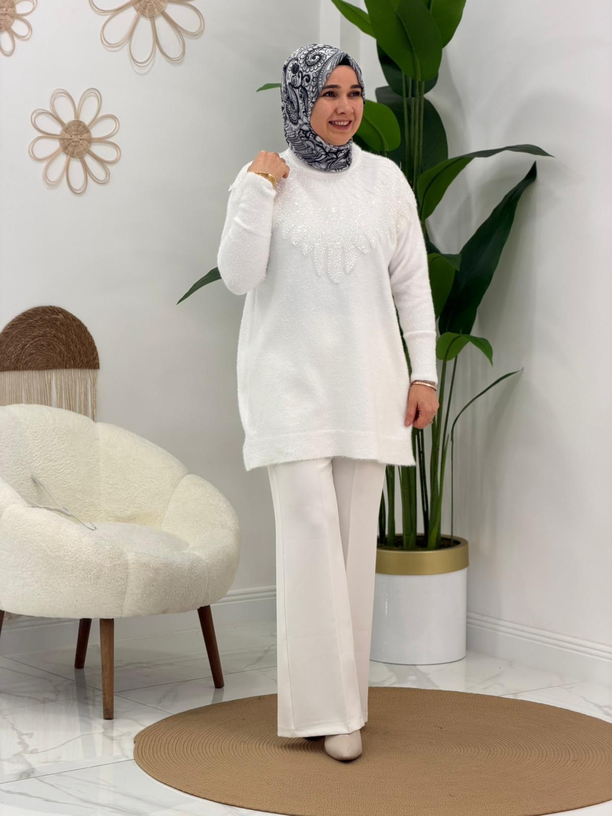 Beyaz Taşlı Angora Kazak