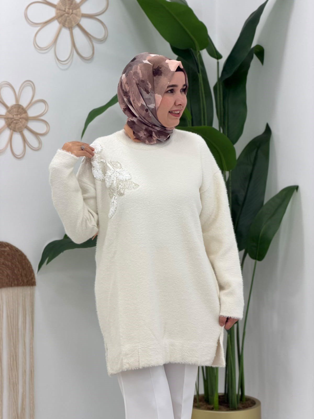 Beyaz Yumoş Angora Kazak