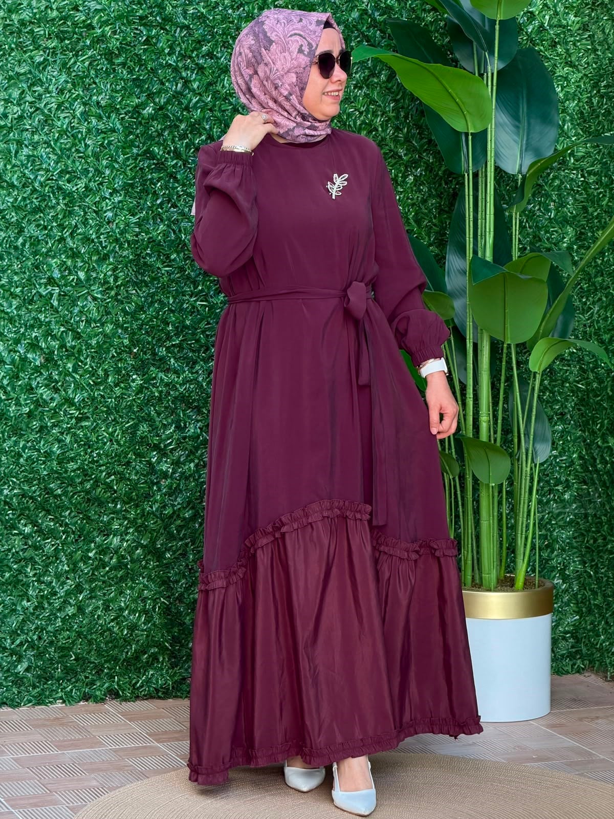 Bordo Broş Detaylı Elbise
