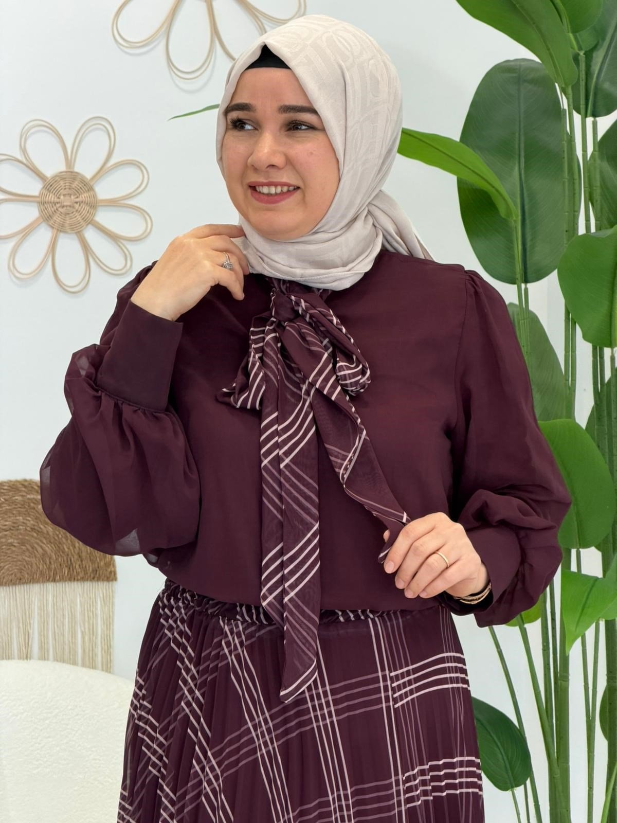 Fular Detaylı Etekli Takım