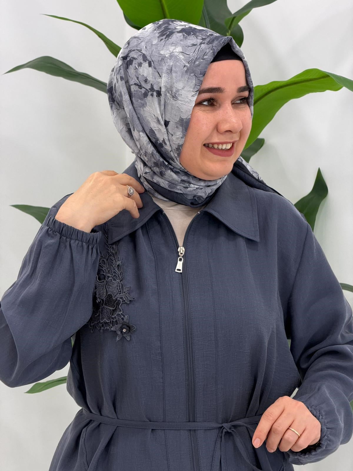 Gri Pantolonlu Takım