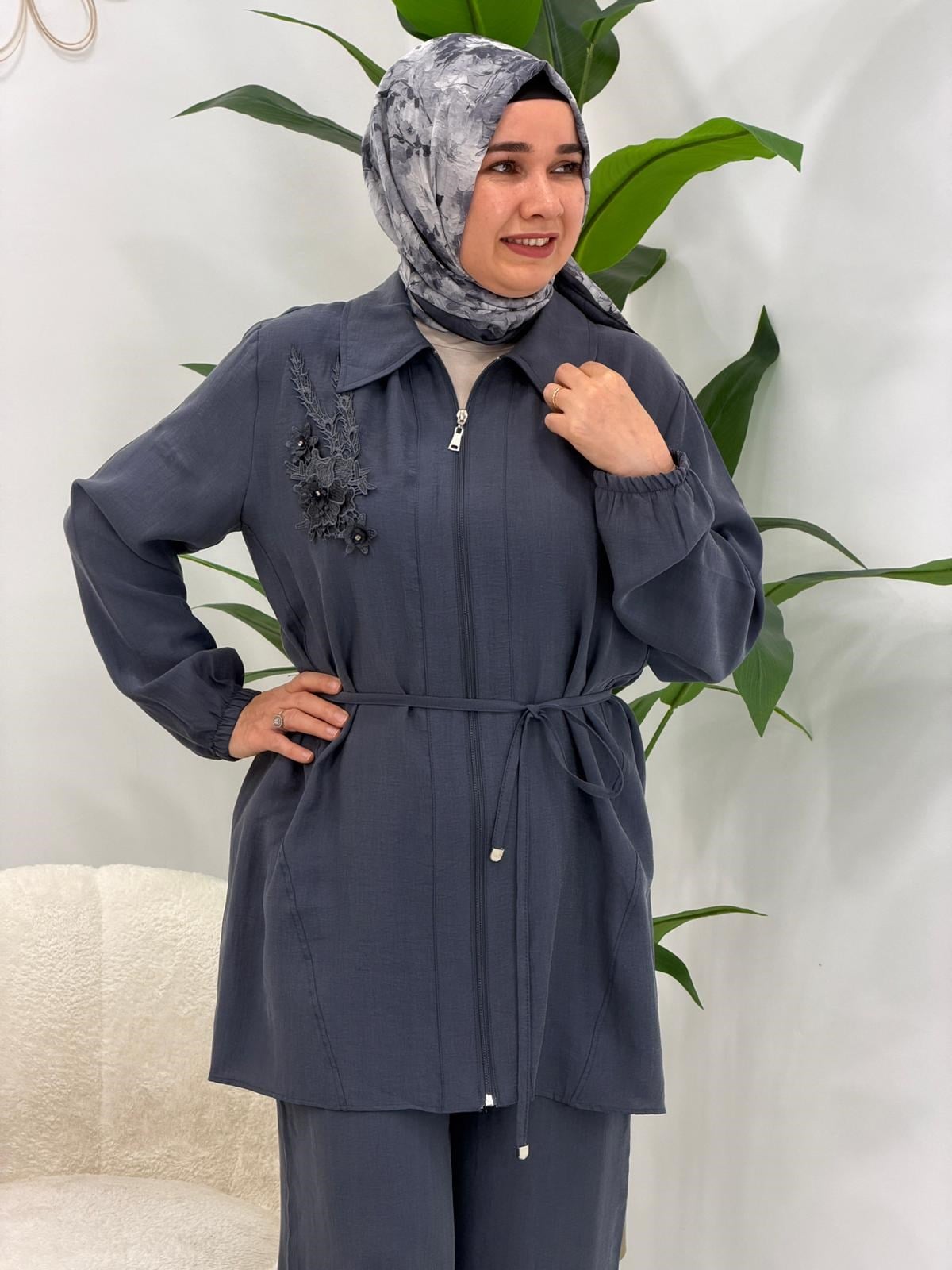 Gri Pantolonlu Takım