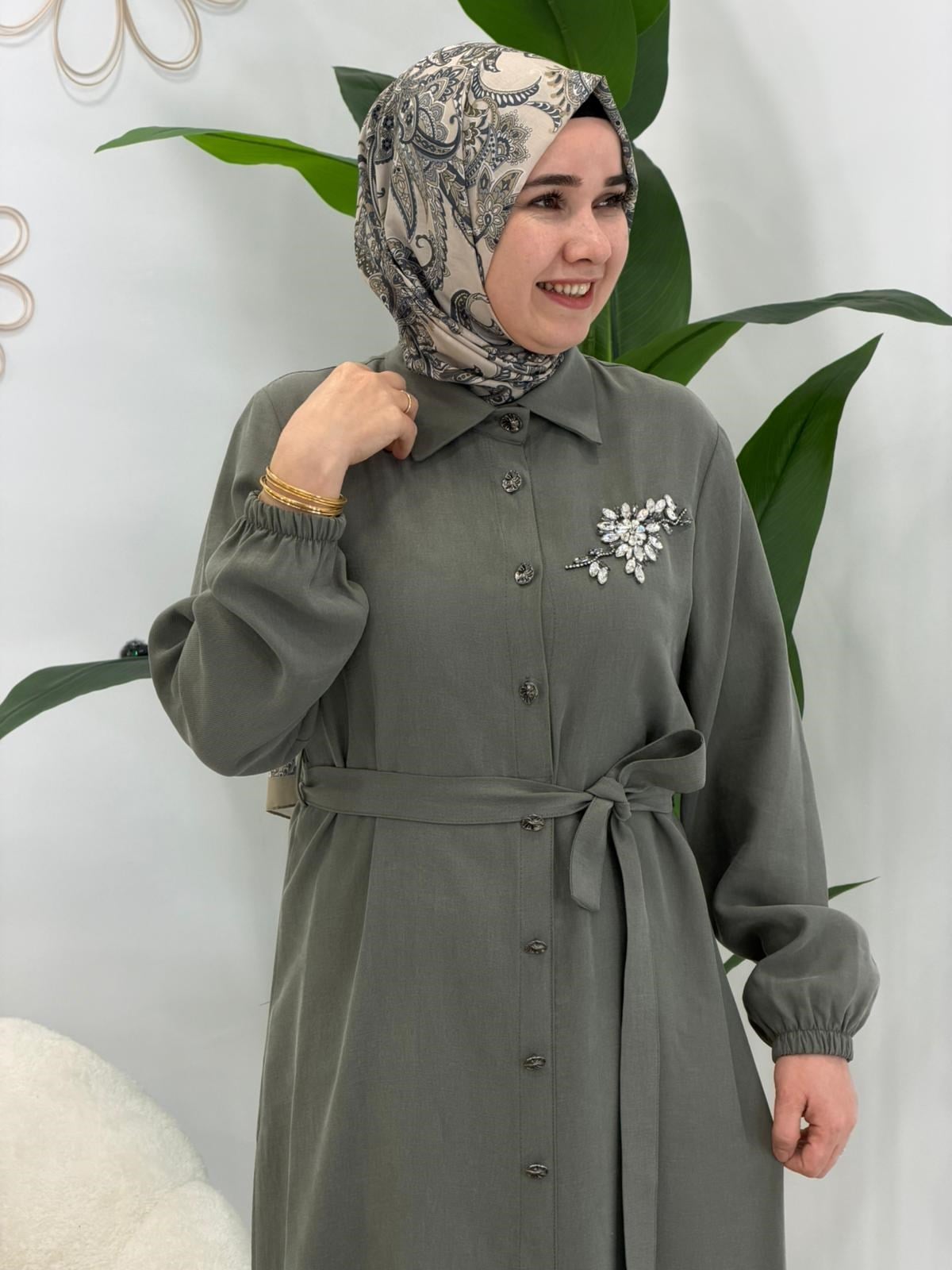 Haki Taşlı Elbise