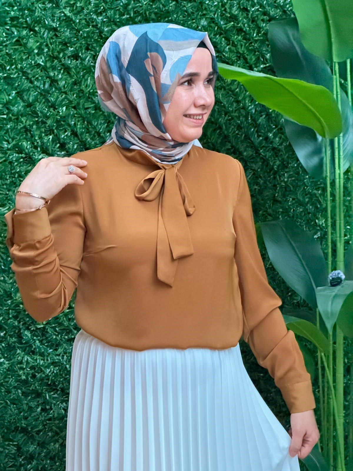 Hardal Yaka Bağlamalı Saten Bluz