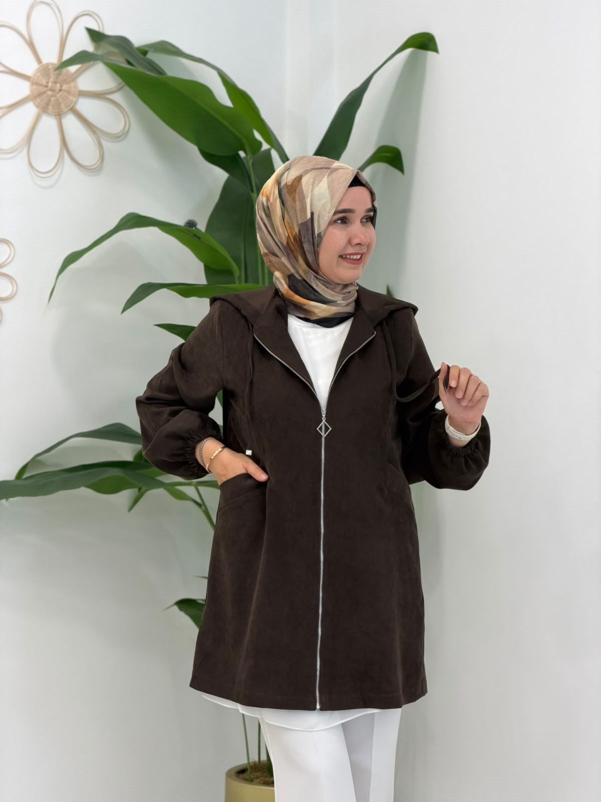 Kahve Arkası Çiçek Nakışlı Kapüşonlu Kap