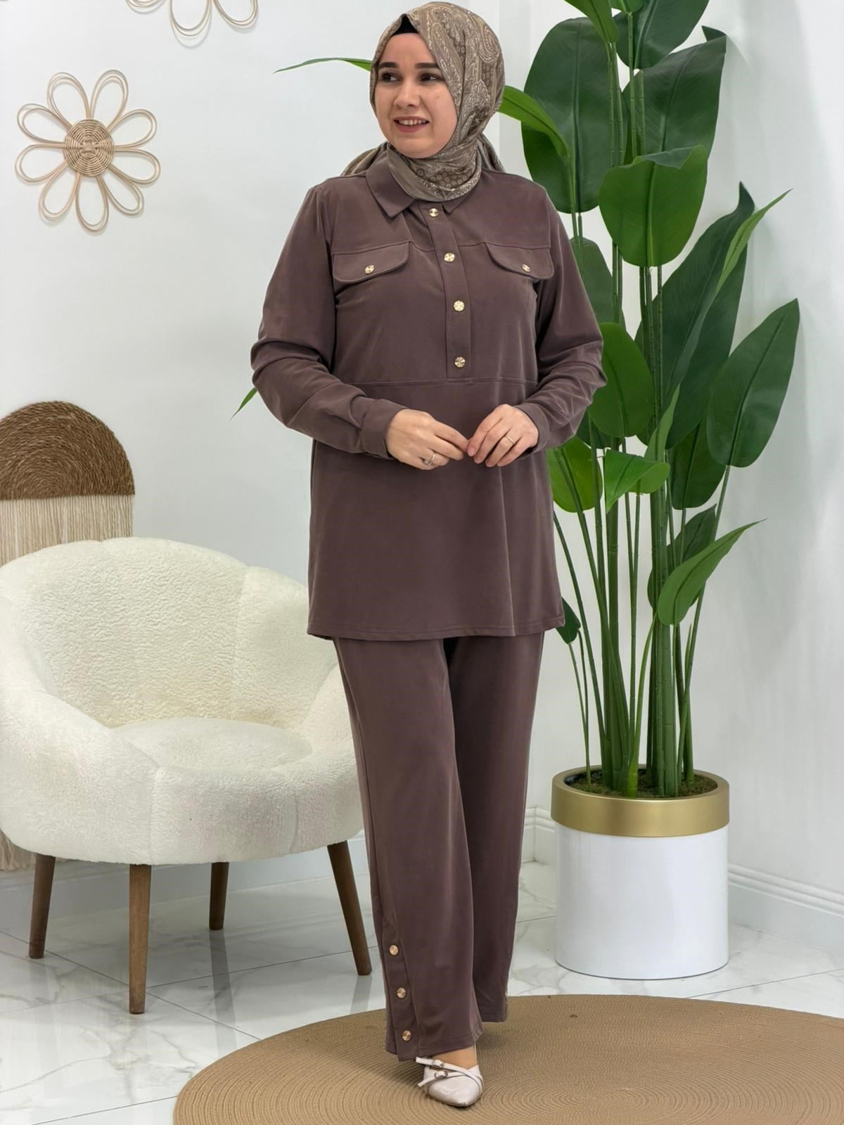 Kahve Düğme Detaylı Pantolonlu Takım