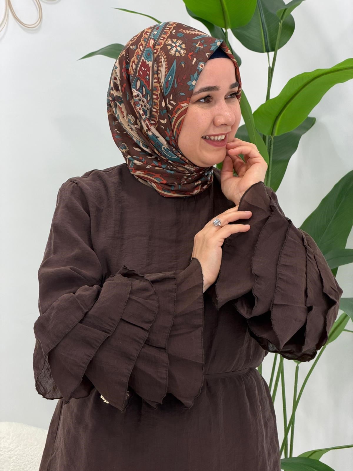 Kahve Kolları Fırfırlı Takım