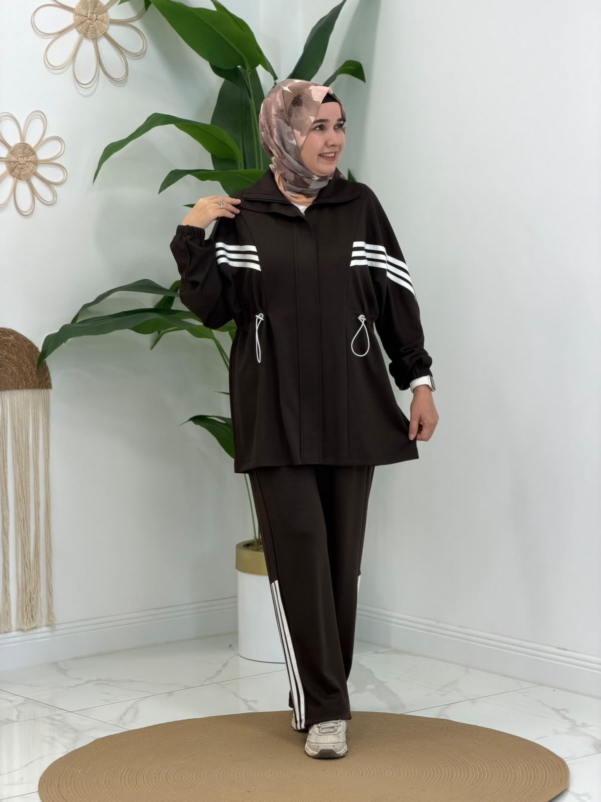Kahve Şerit Detaylı Spor Takım