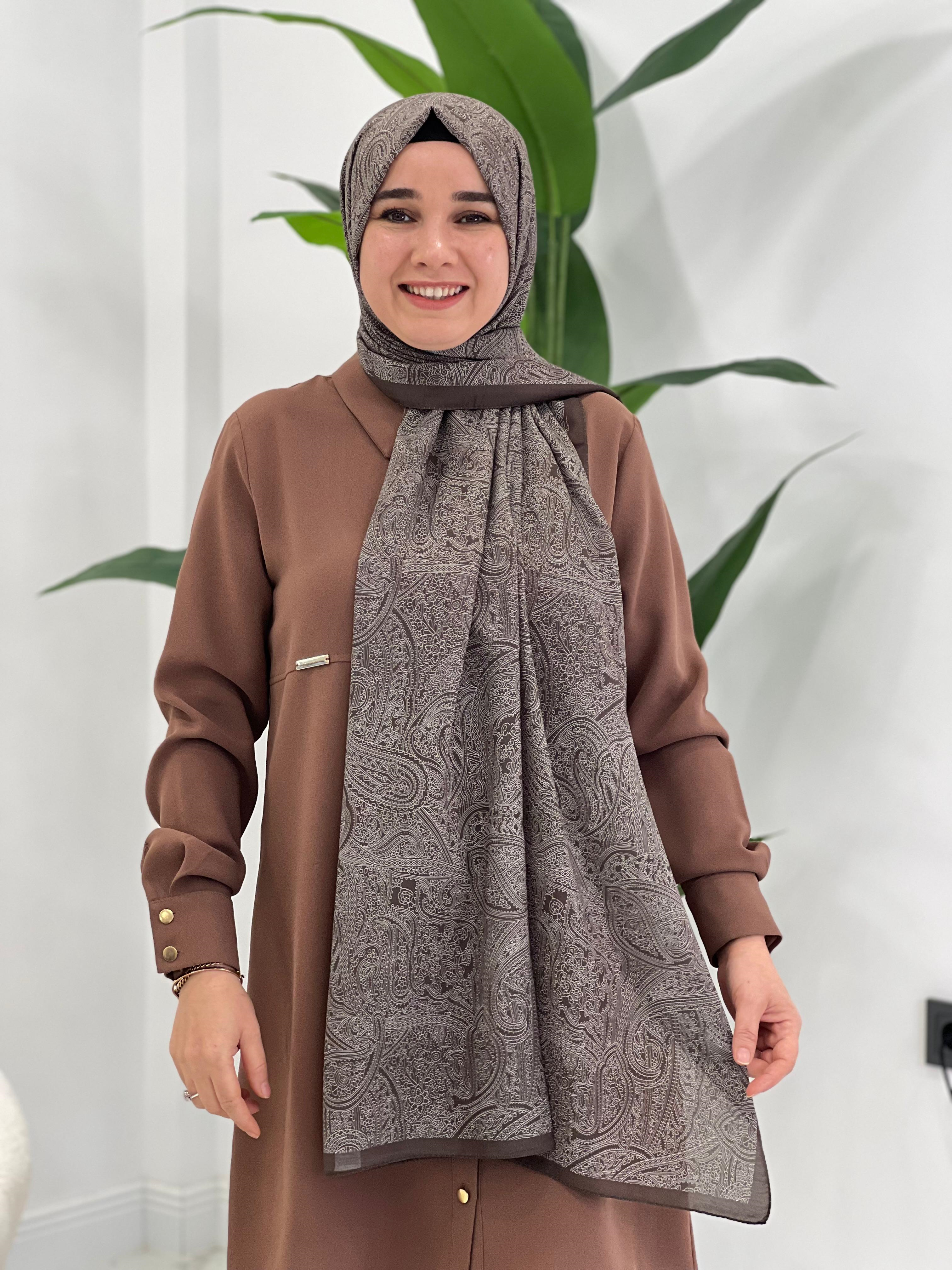 Kahverengi Desenli Şal