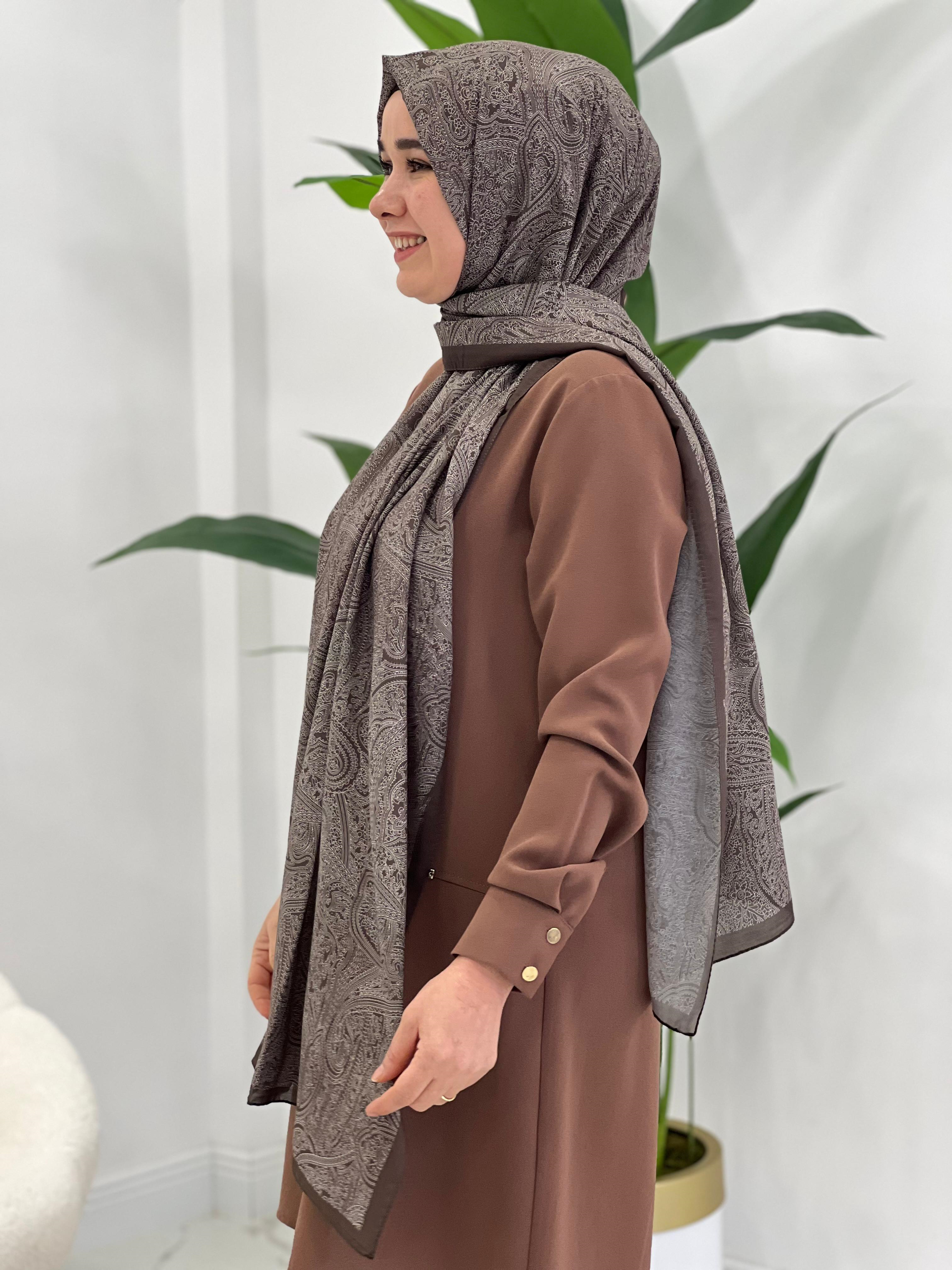 Kahverengi Desenli Şal