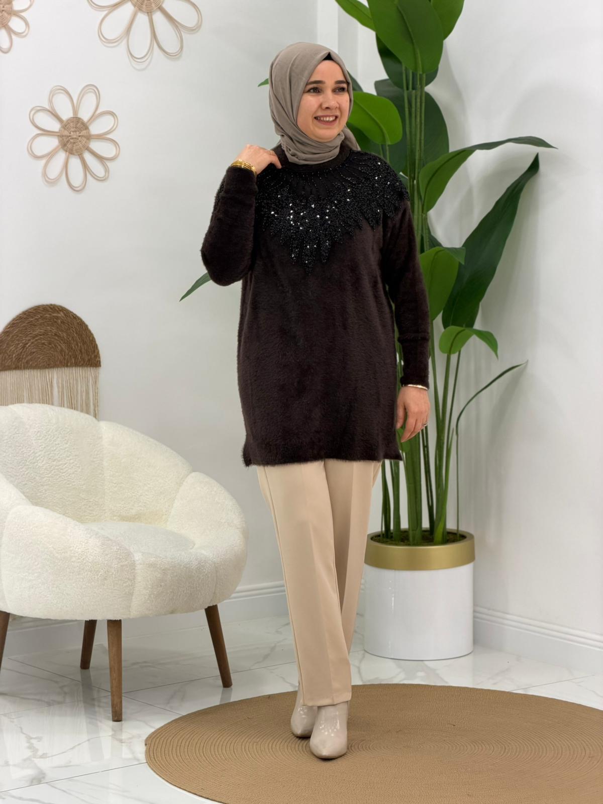 Kahverengi Önü Taşlı Angora Kazak