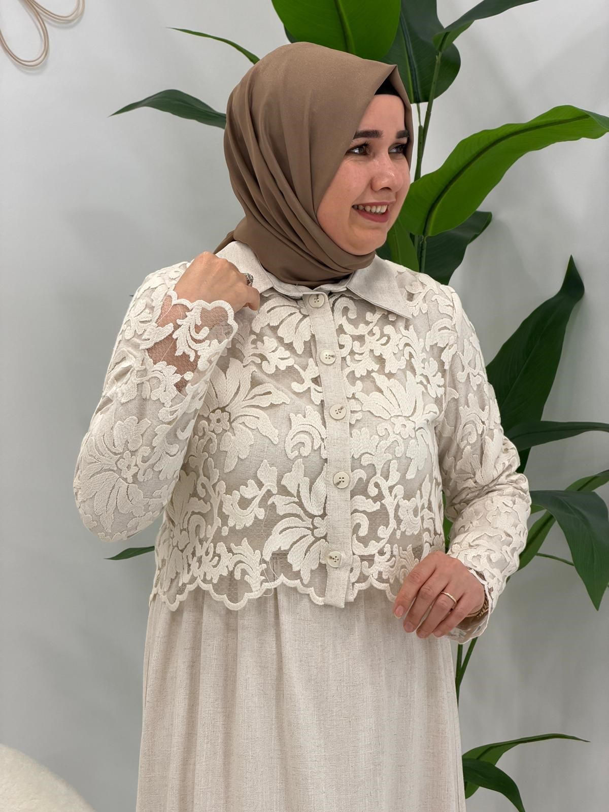 Krem Dantel Detaylı Elbise