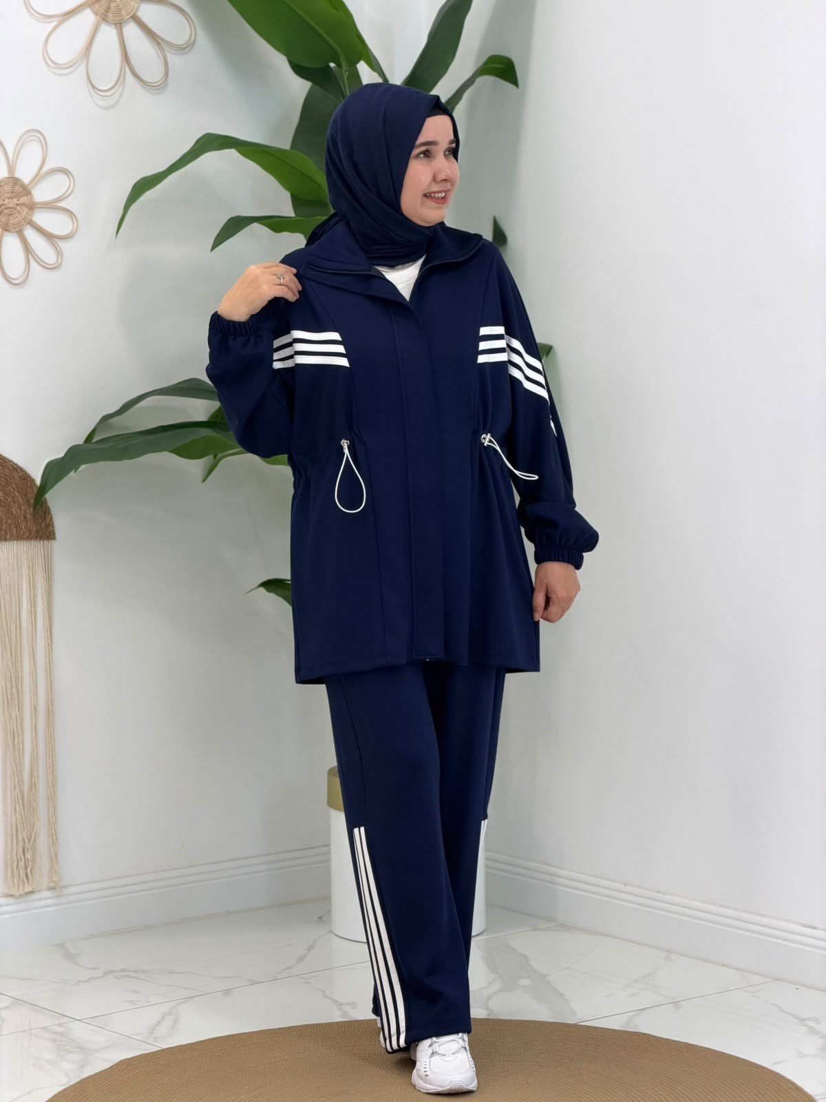 Lacivert Şerit Detaylı Spor Takım