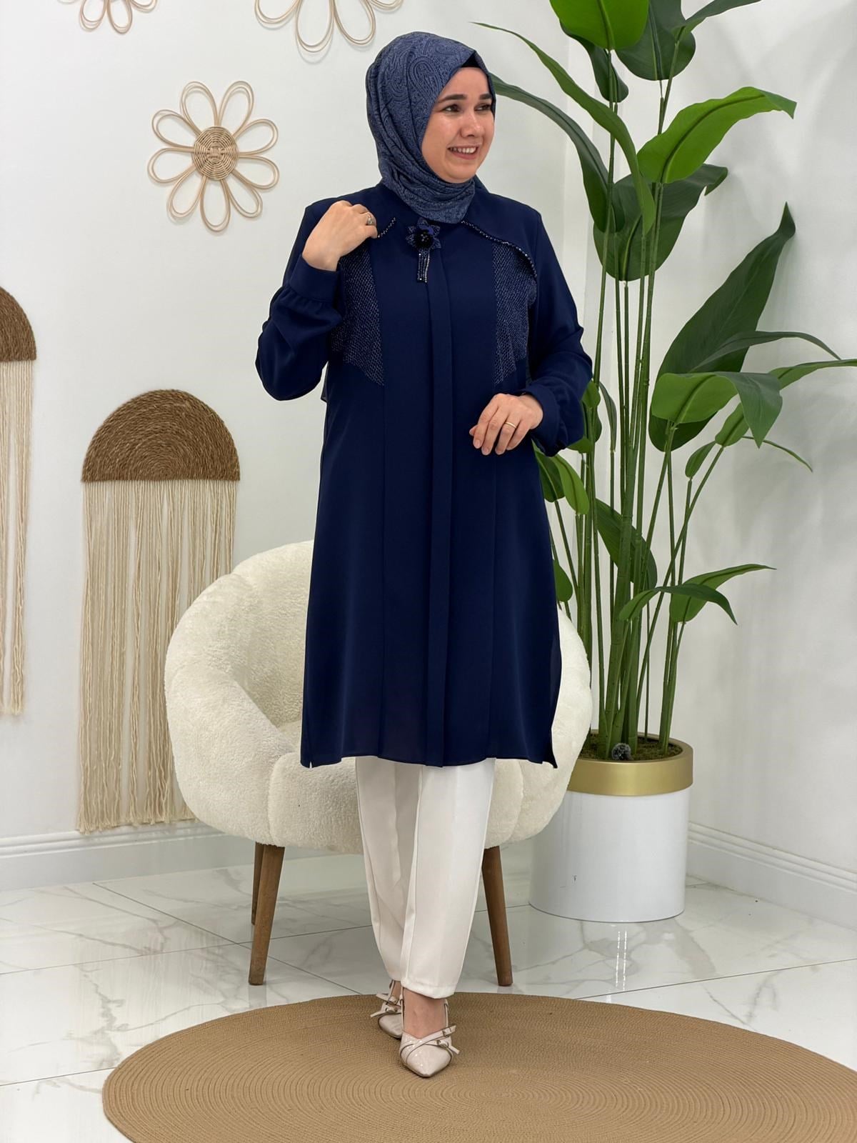 Mavi Çiçek Broş Detaylı Tunik