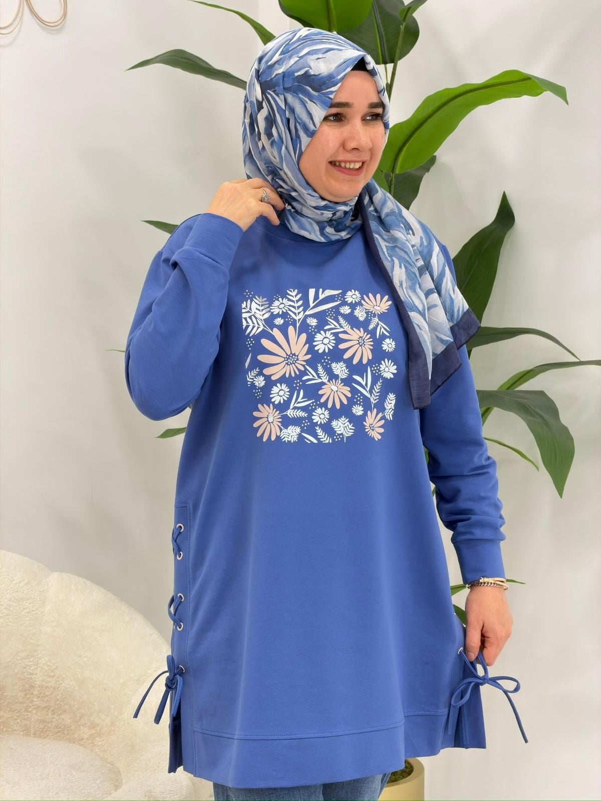 Mavi Çiçek Detaylı Eşofman Tunik