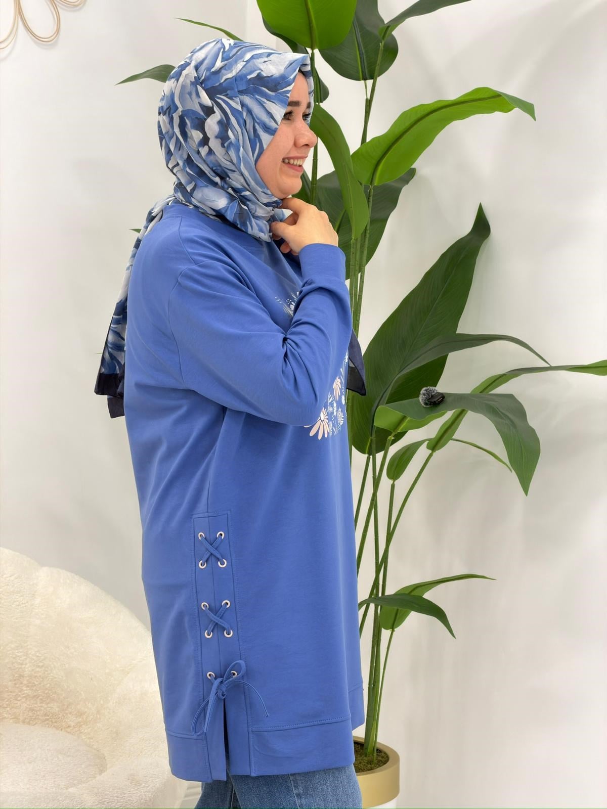 Mavi Çiçek Detaylı Eşofman Tunik