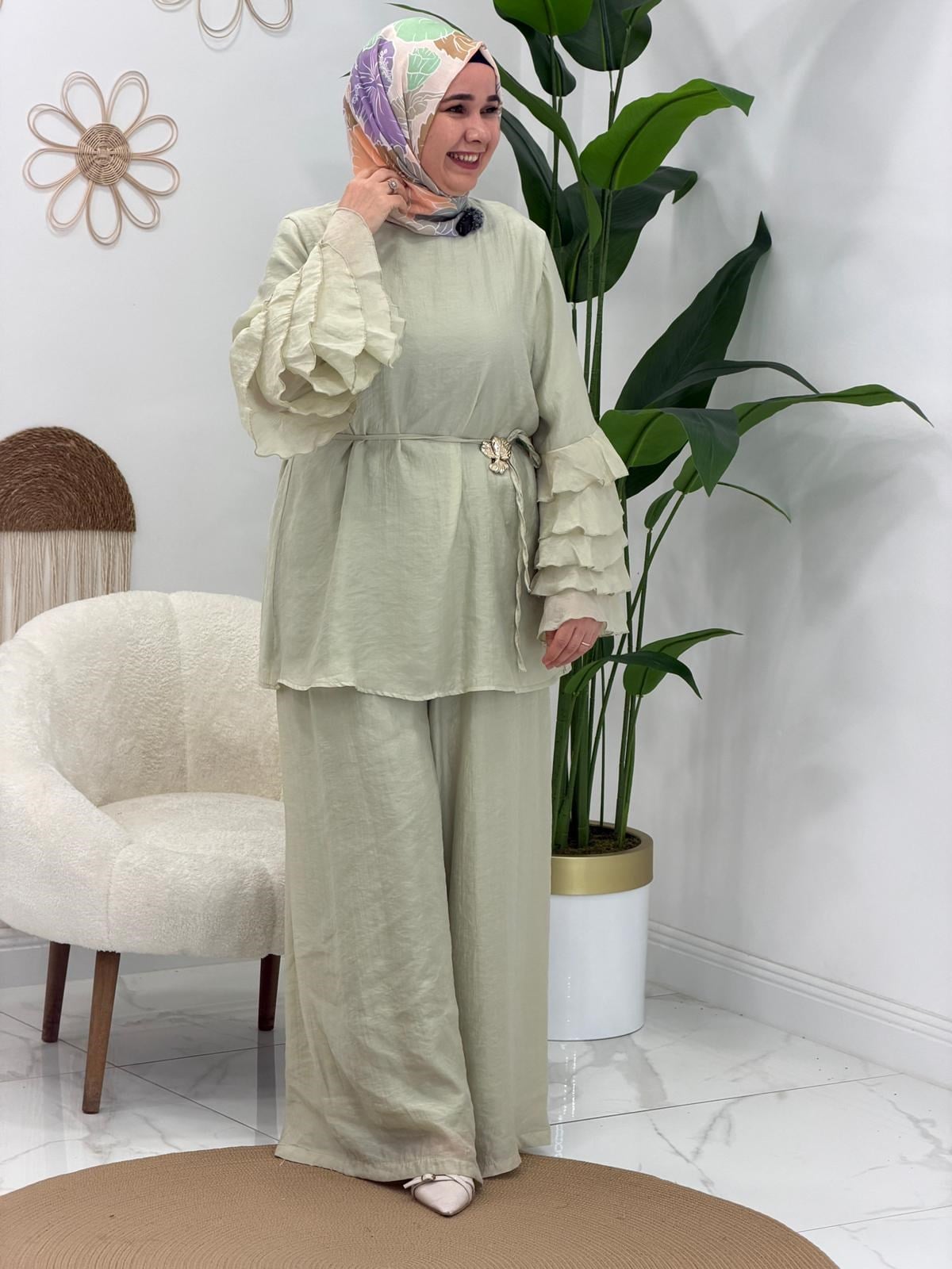 Mint Yeşil Kolları Fırfırlı Takım