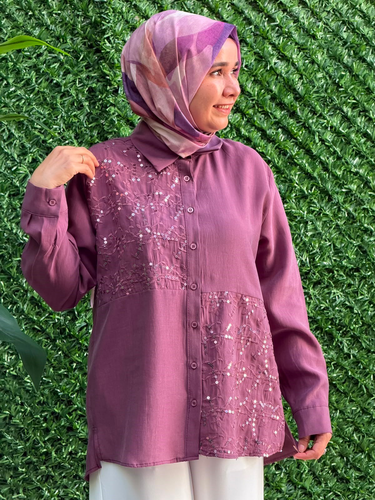Mürdüm Önü Pul ve Payet İşlemeli Tunik 