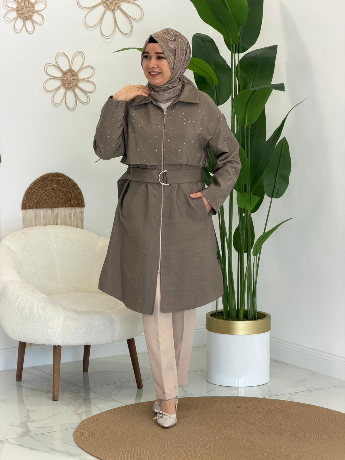 Önü Taşlı Kap