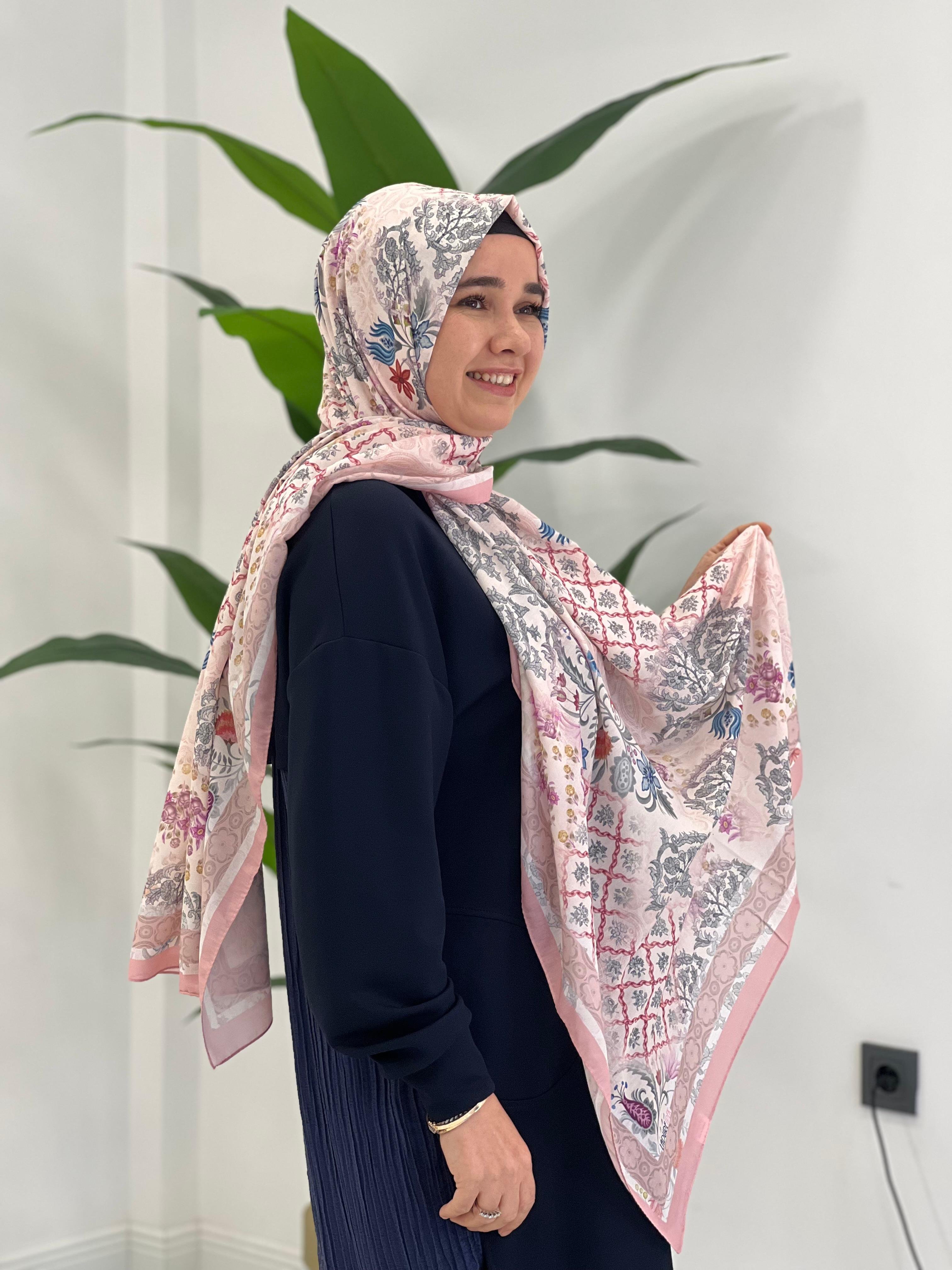 Pembe Desenli Şal