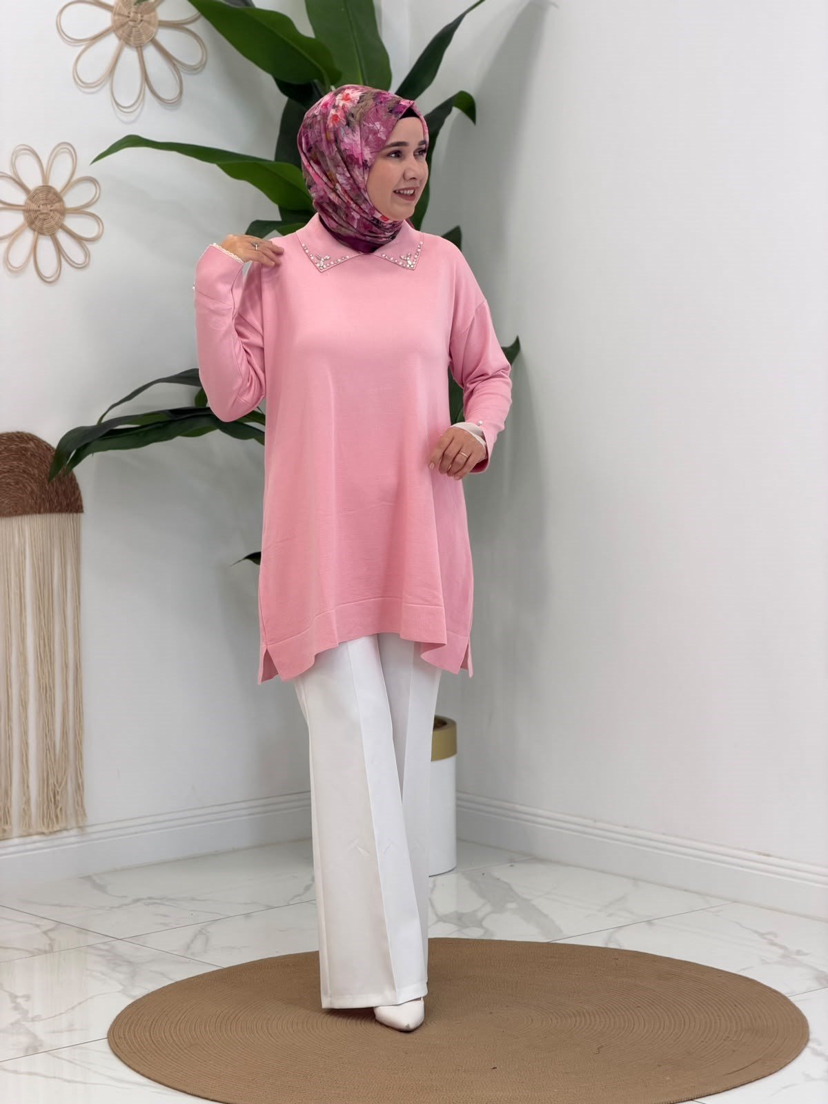 Pembe Yaka ve Kol Detaylı Triko Tunik