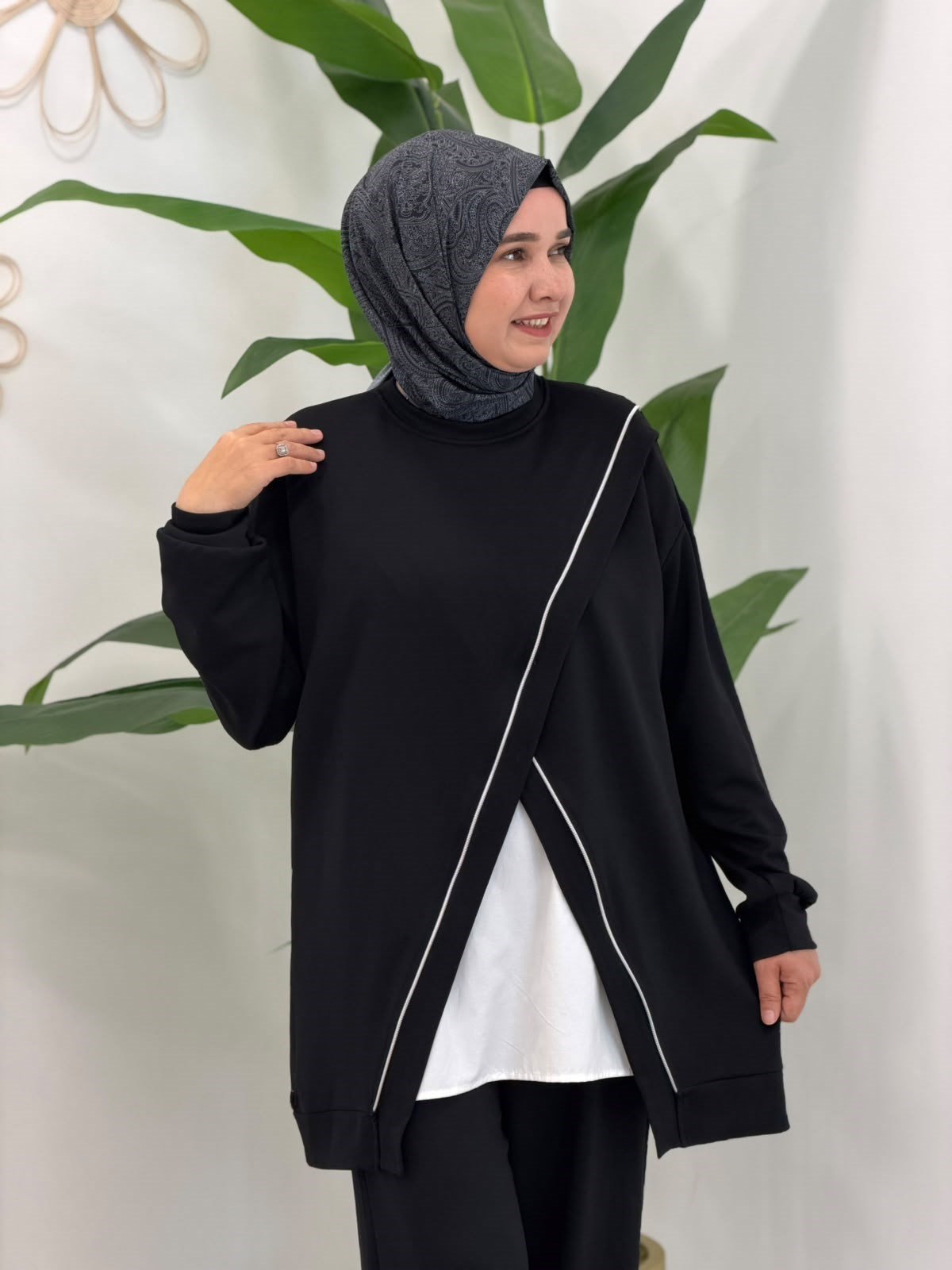 Siyah Biye Detaylı Modal Takım