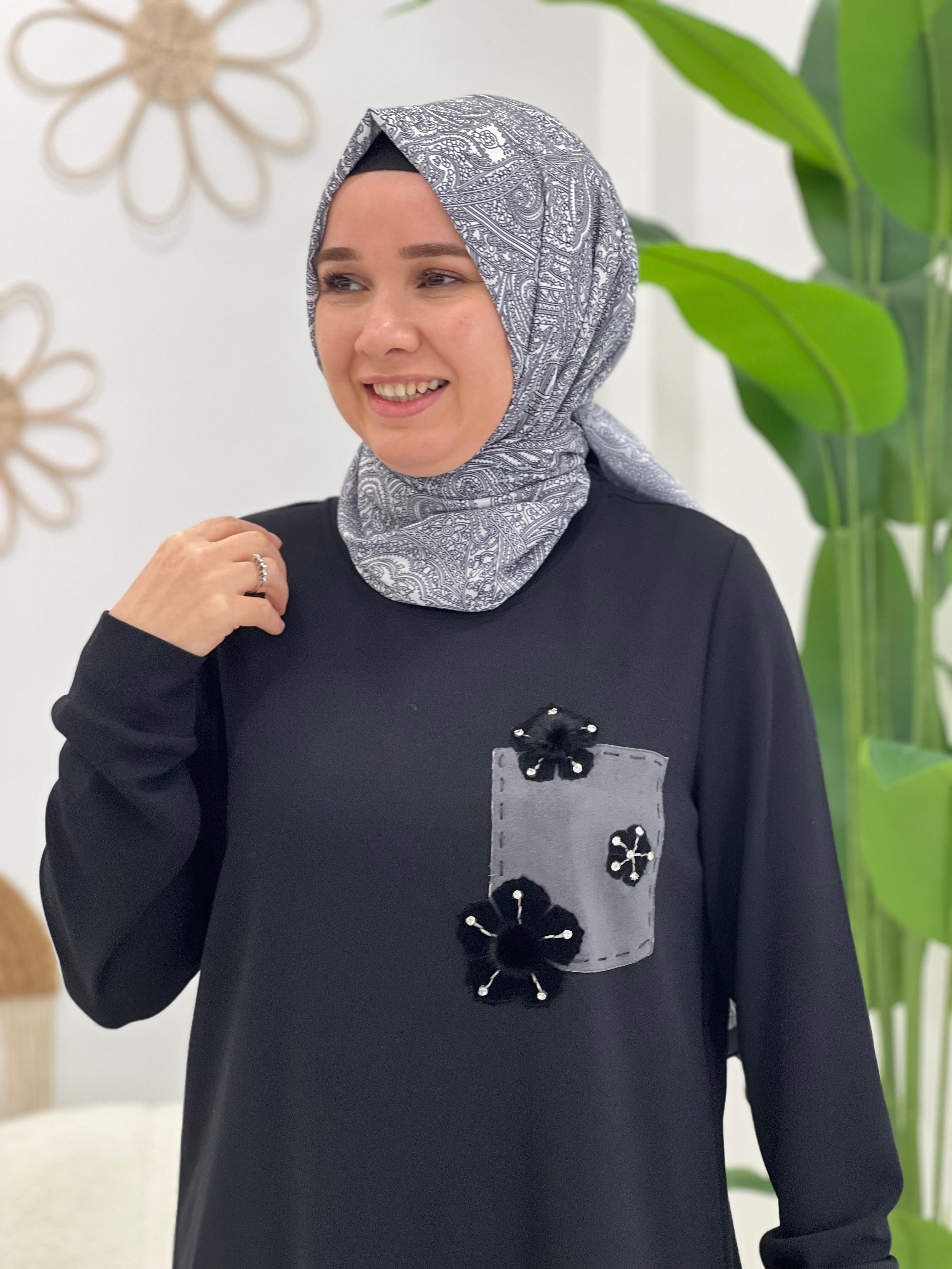 Siyah Çiçek Detaylı Tunik