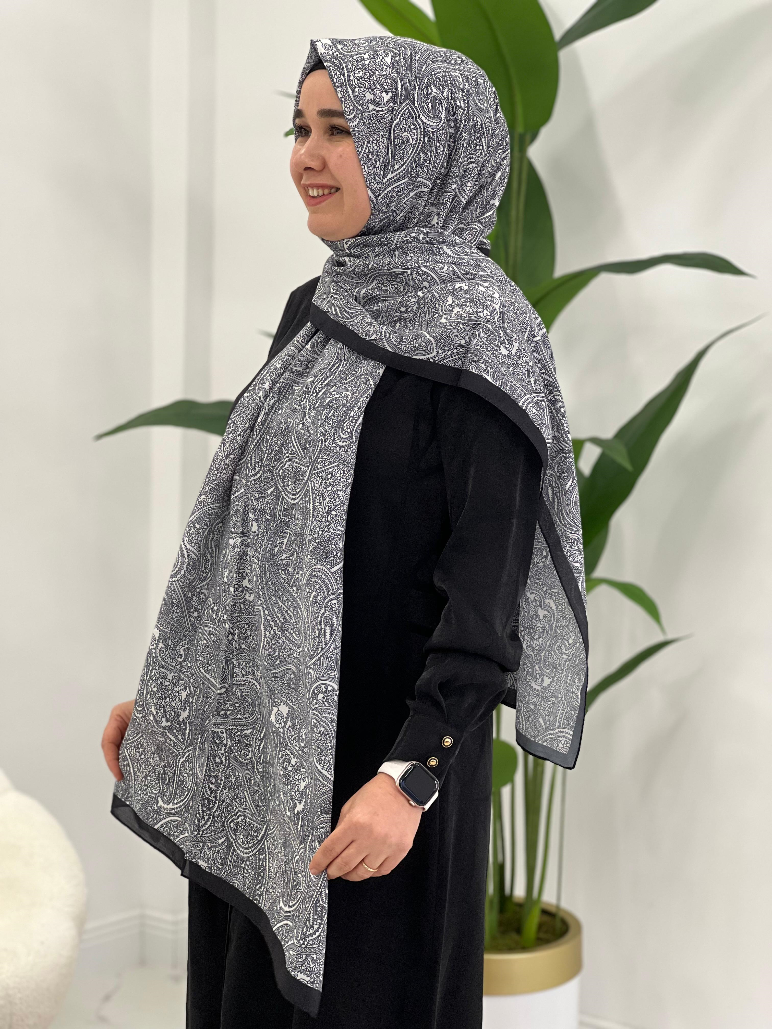 Siyah Desenli Şal