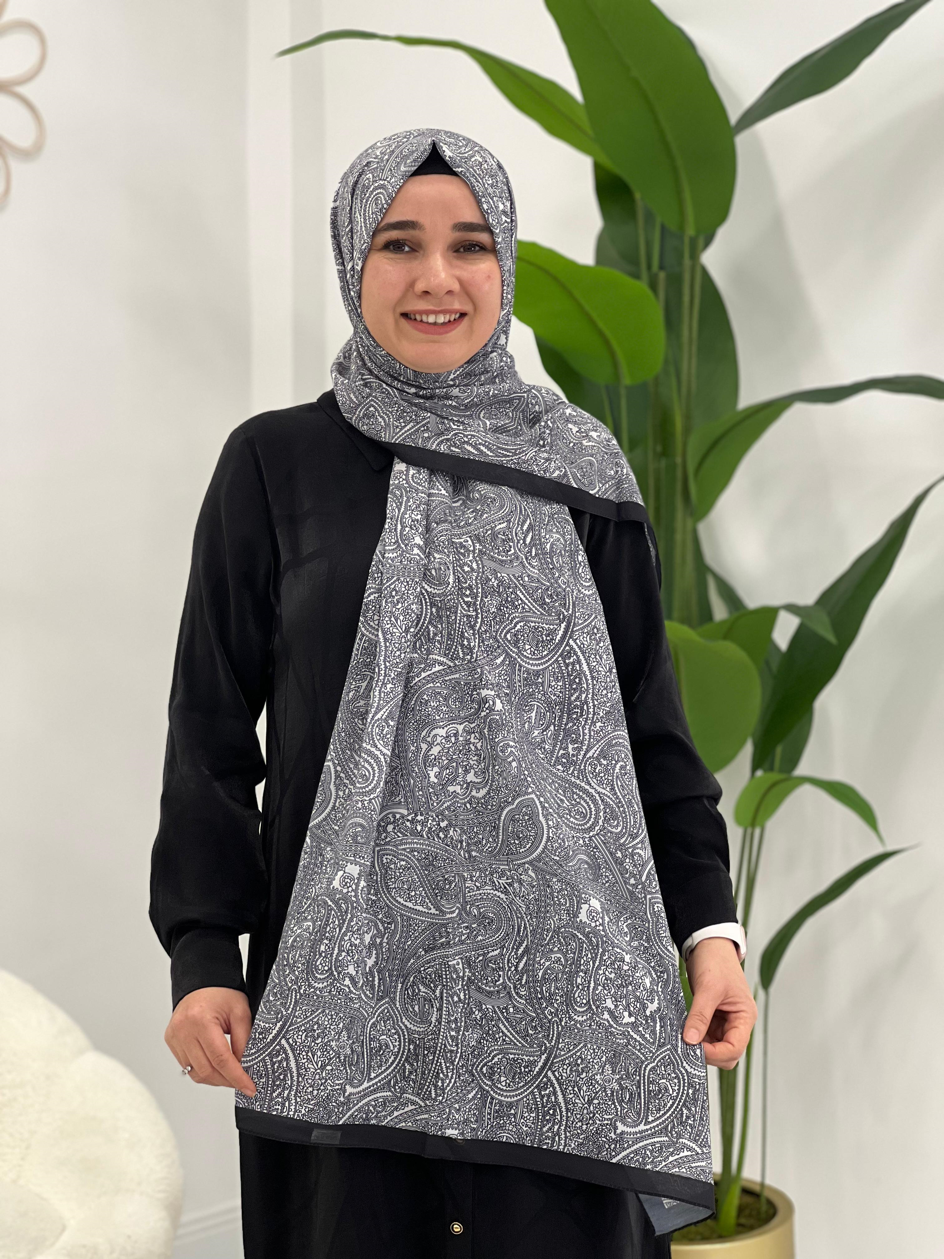 Siyah Desenli Şal