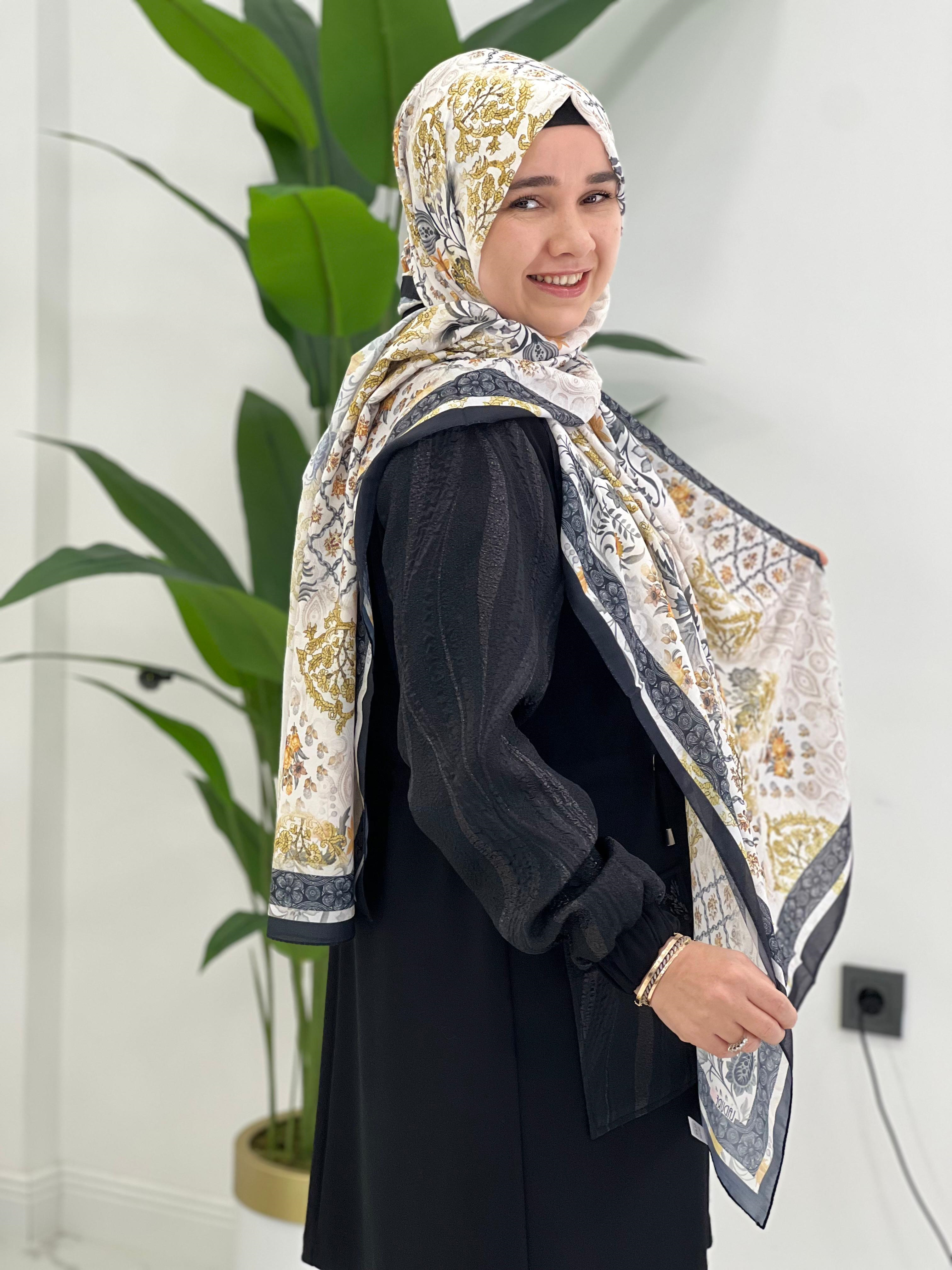 Siyah Desenli Şal