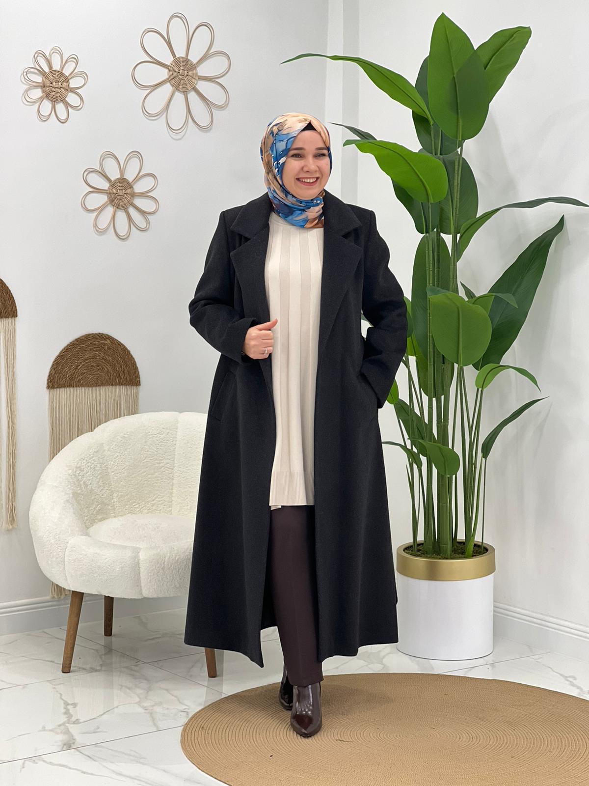 Siyah Kaşe Kaban