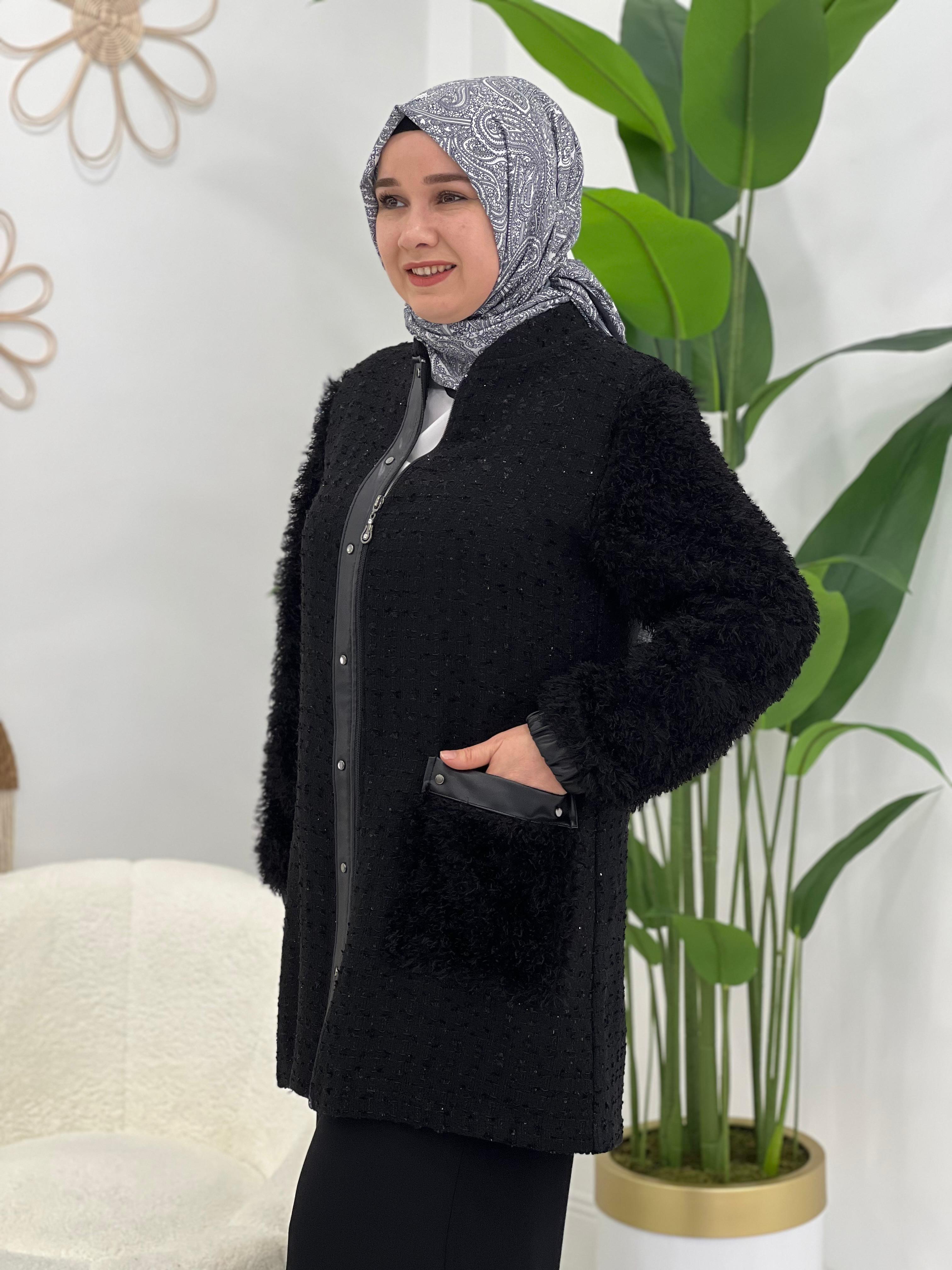 Siyah Kolları Tüylü Ceket